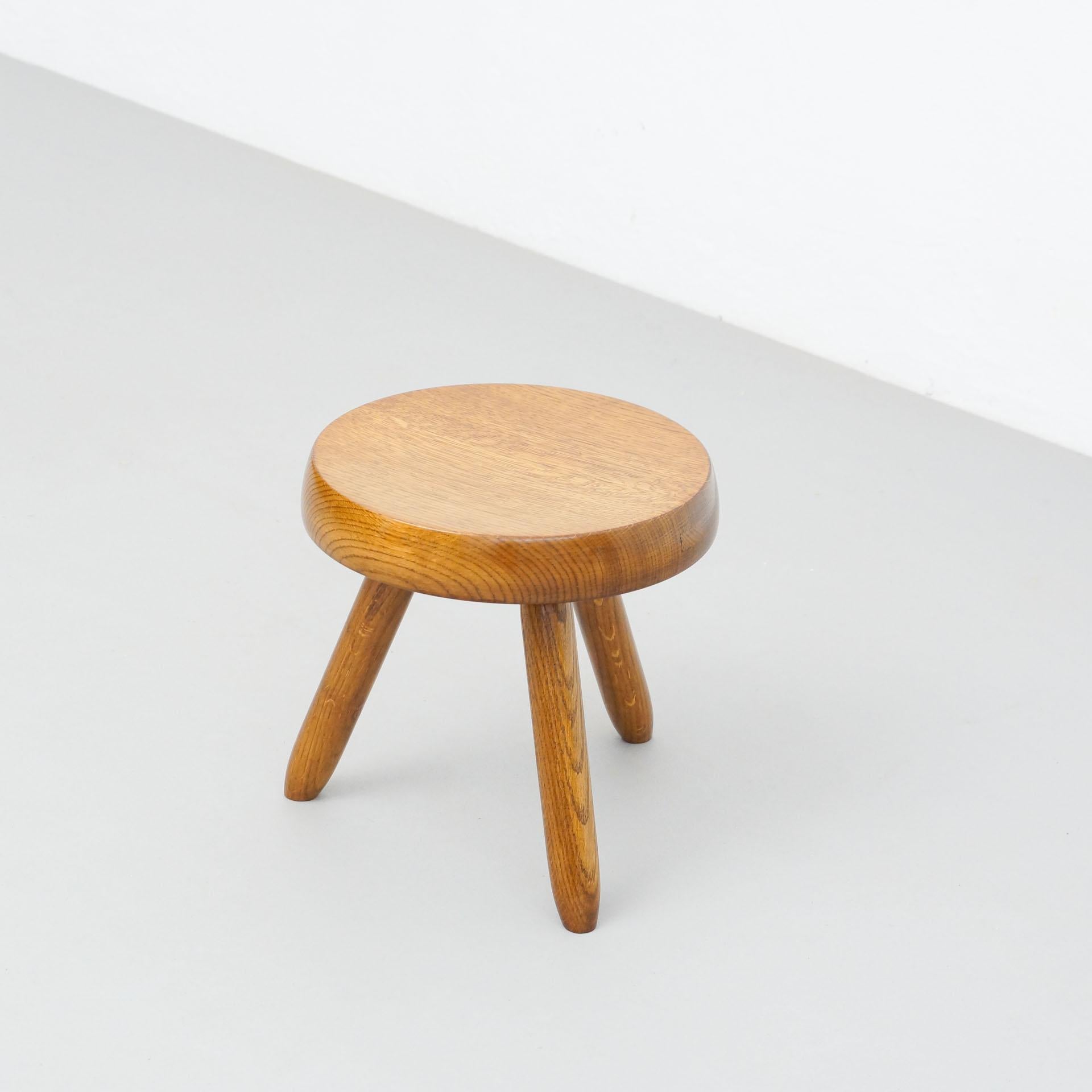 Mid-Century Modern Wood Tripod Stool in the Style of Charlotte Perriand In Good Condition In Barcelona, Barcelona