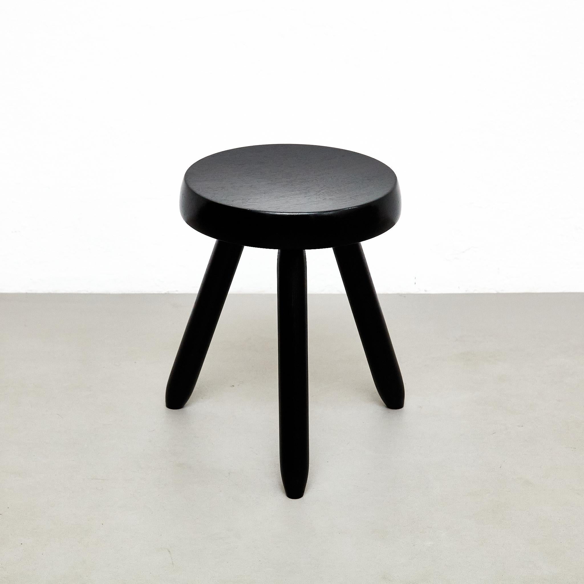 Mid-Century Modern Wood Tripod Stool in the Style of Charlotte Perriand In Good Condition For Sale In Barcelona, Barcelona