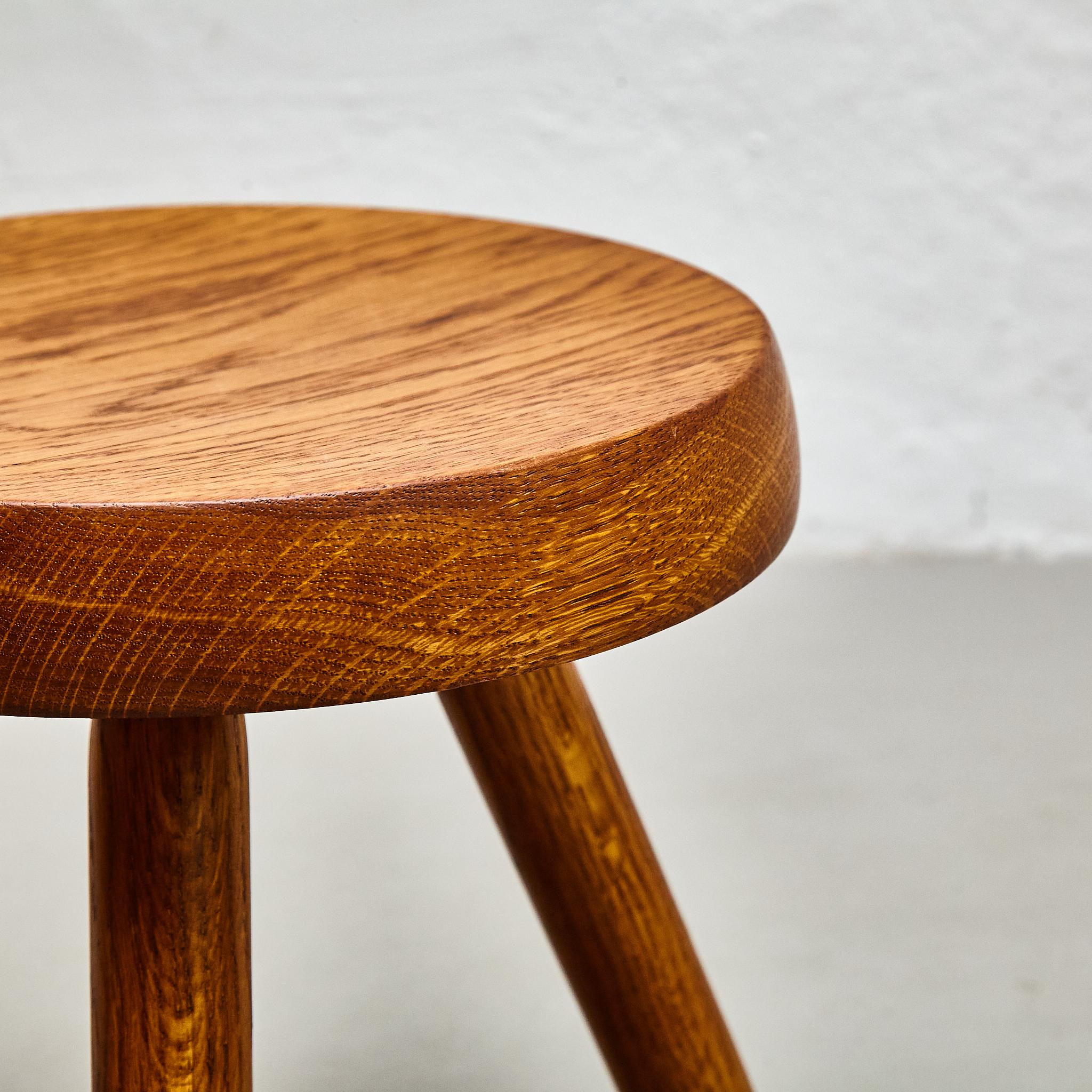 Mid-Century Modern Wood Tripod Stool in the Style of Charlotte Perriand In Good Condition For Sale In Barcelona, Barcelona