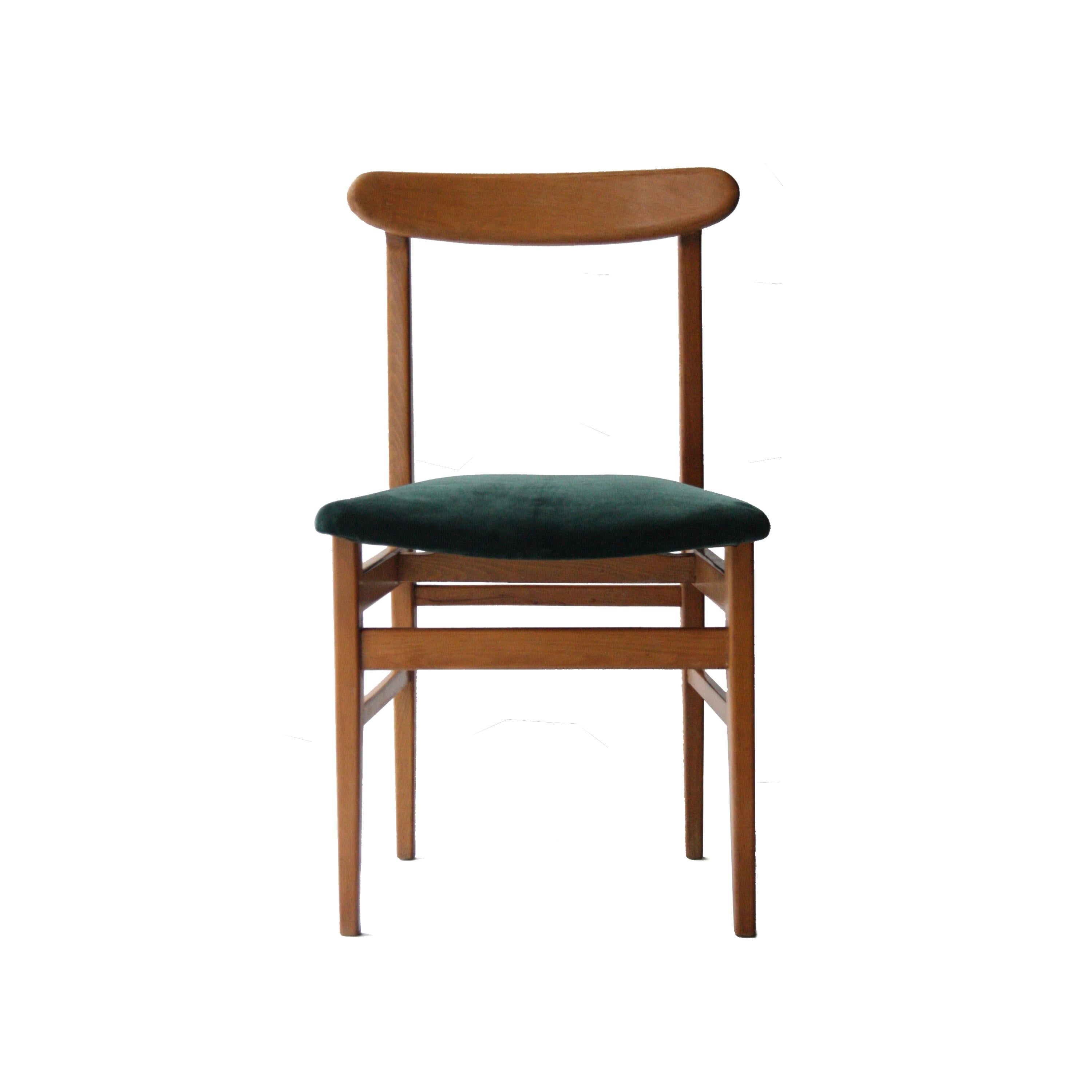 Set of four chairs whit solid teak structure and seat upholstered in green velvet.