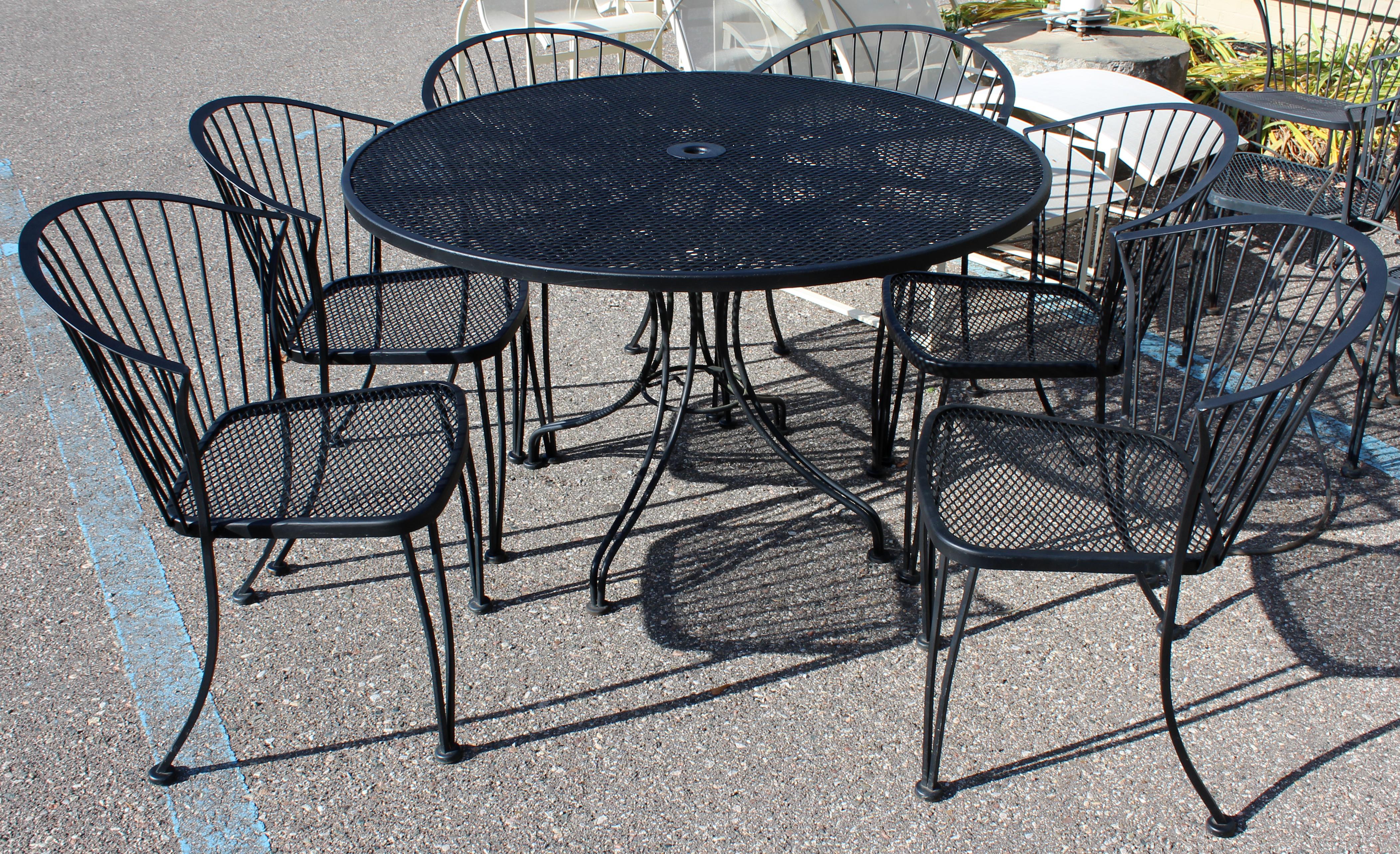 Mid-Century Modern Woodard Klismos Patio Dining Set Table 6 Curved Chairs, 1960s In Good Condition In Keego Harbor, MI