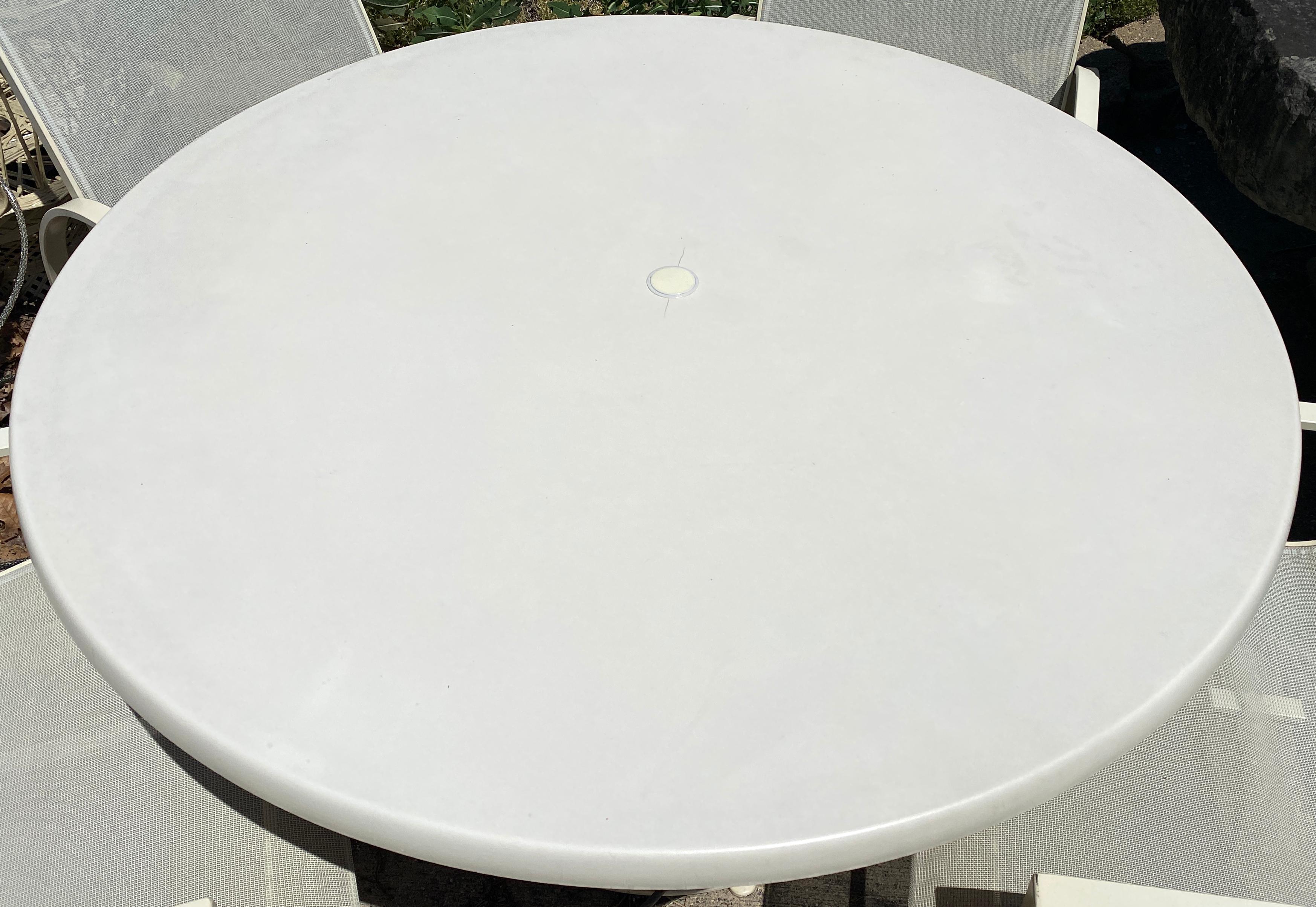 Mid-Century Modern Woodard Margarita Patio Dining Set Table 4 Curved Chairs In Good Condition In Keego Harbor, MI