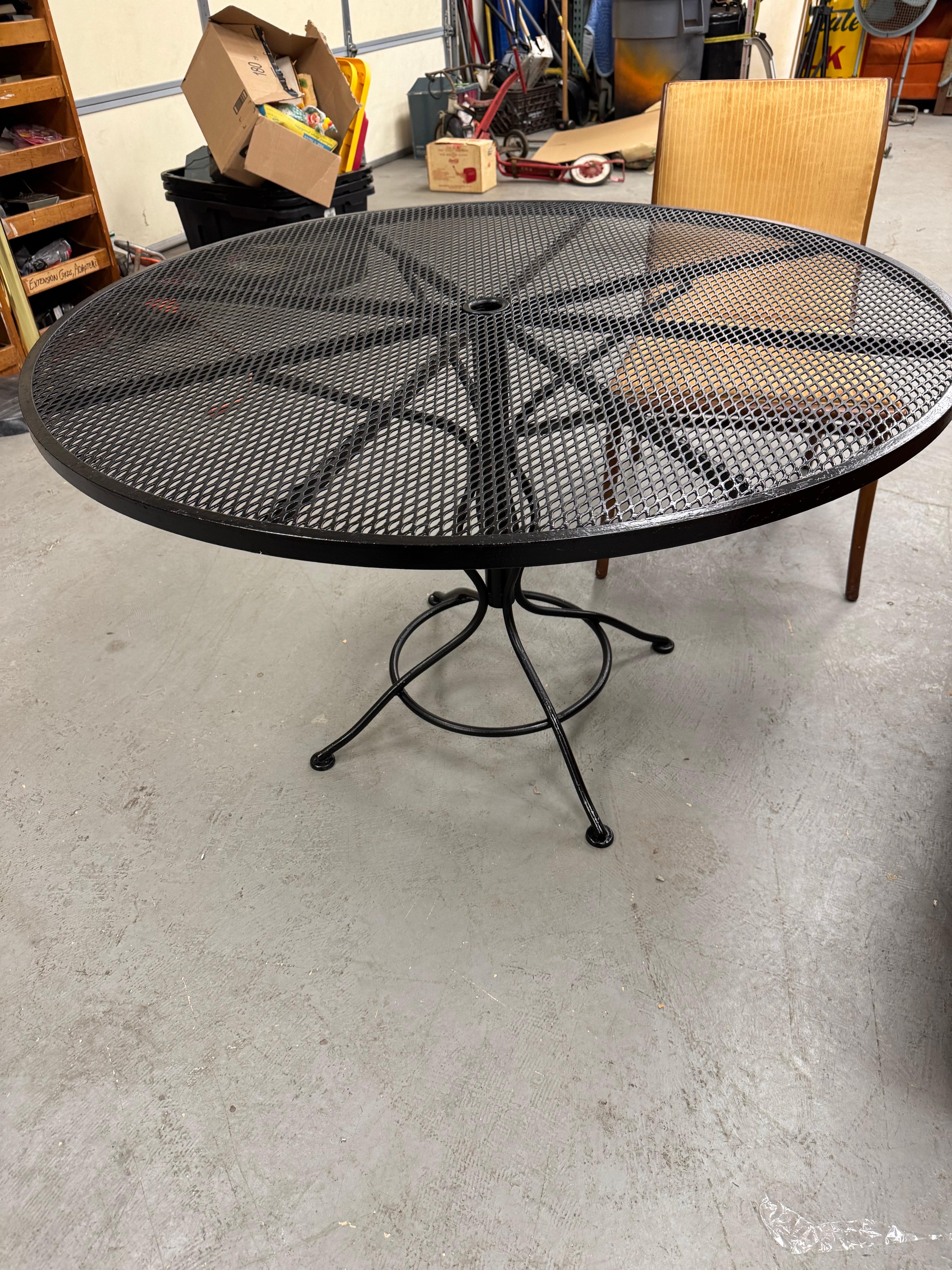Woodard d'extérieur Mid-Century Modern  Table de salle à manger ronde 48