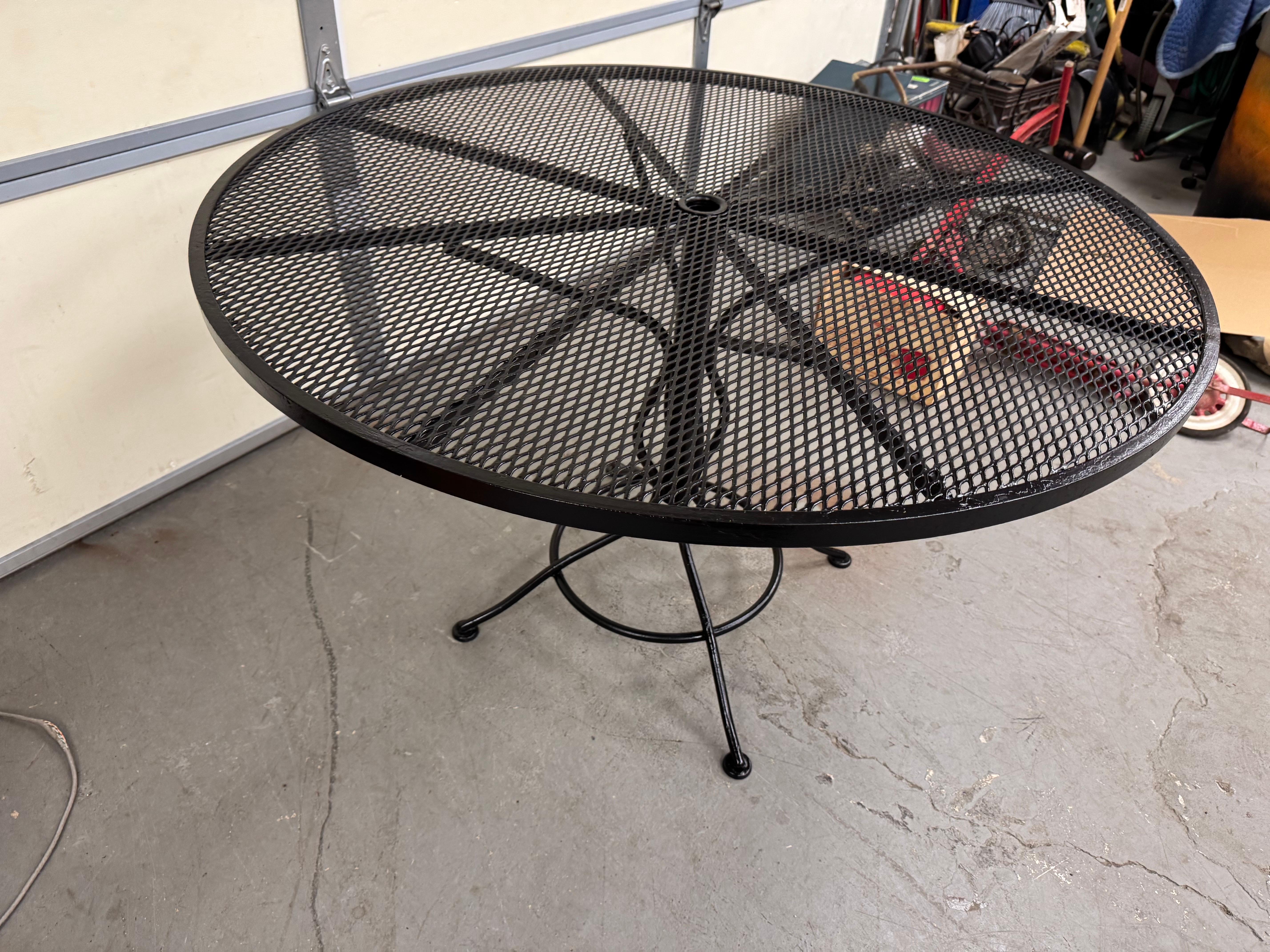 Woodard d'extérieur Mid-Century Modern  Table de salle à manger ronde 48