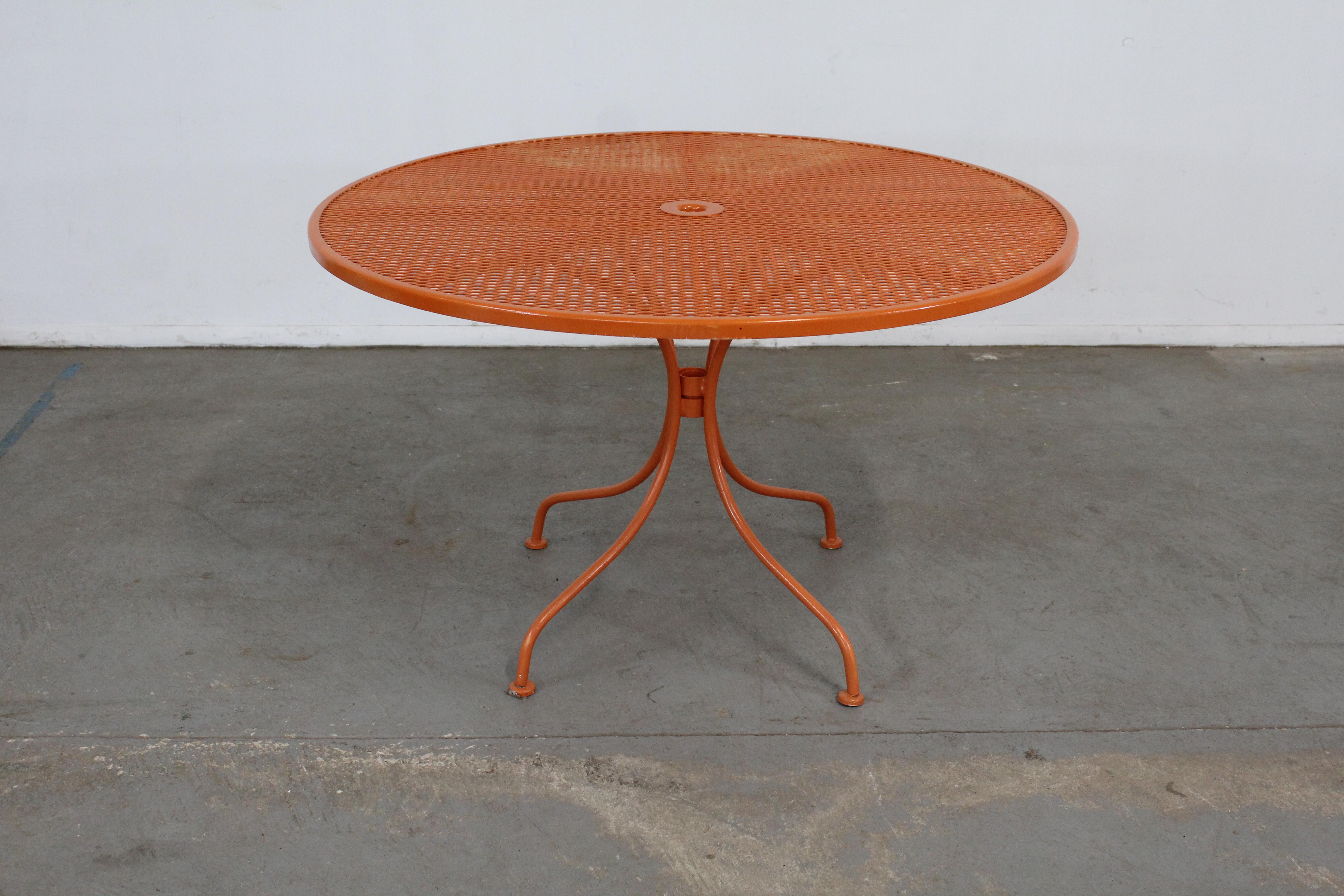 Mid-Century Modern Woodard Outdoor Round Dining Table
Offered is a mid-century outdoor iron Woodard round dining table. Features Orange paint and woven wrought iron. The table is structurally sound in good condition and can accommodate up to 4