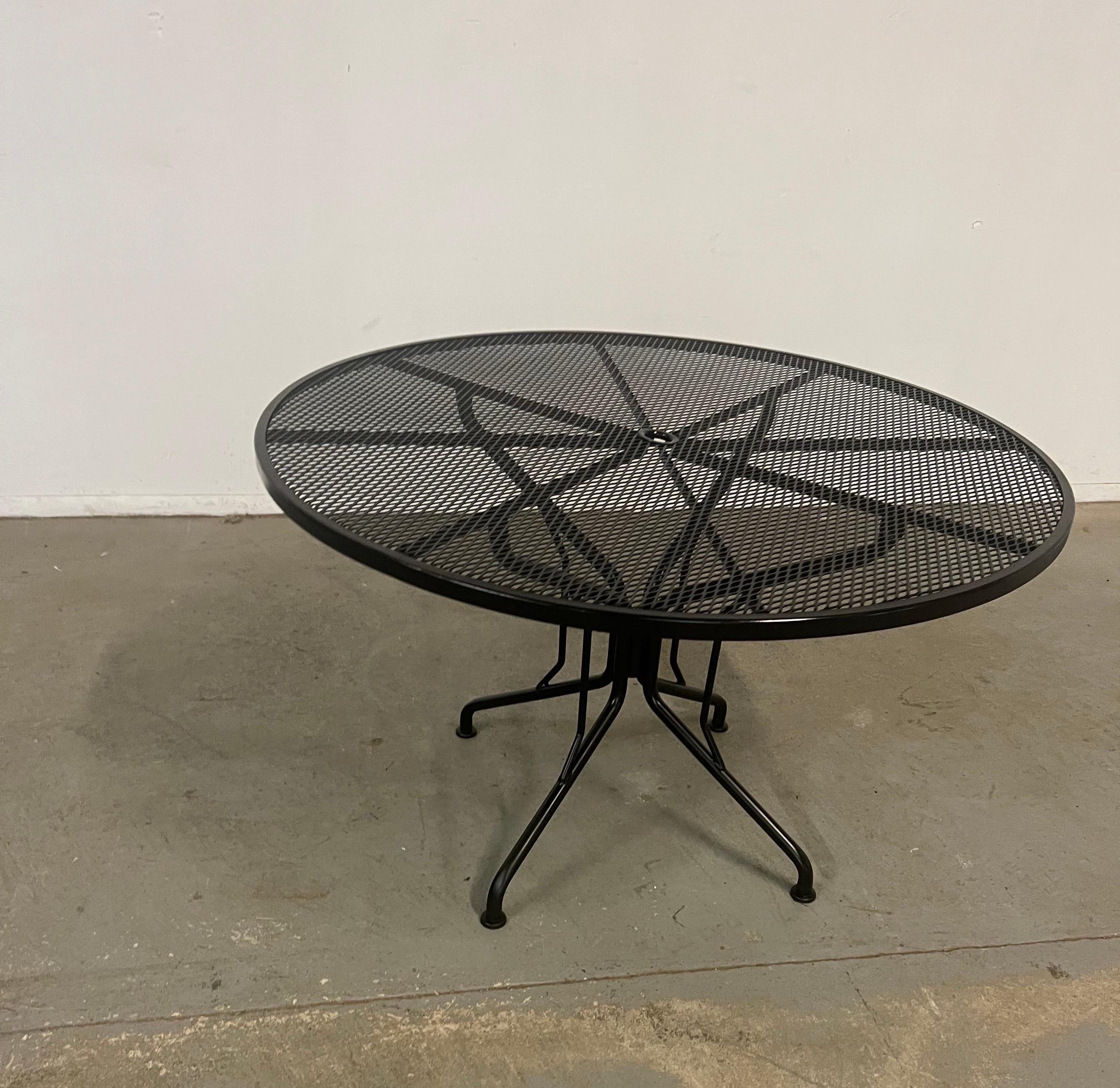 Mid-Century Modern Woodard Outdoor Round Dining Table For Sale 2