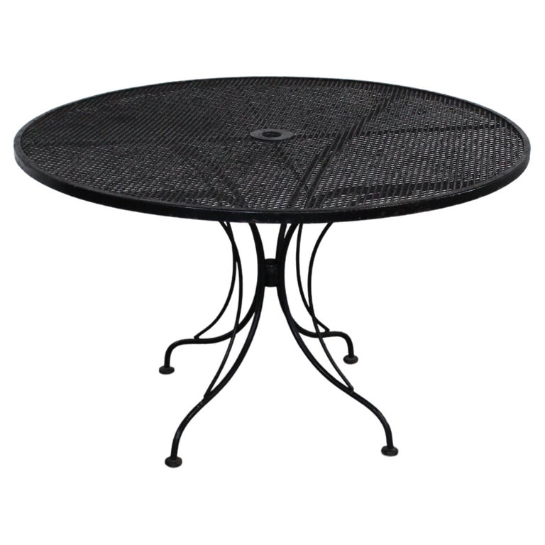 MidCentury Modern Woodard Outdoor Round Dining Table at 1stDibs