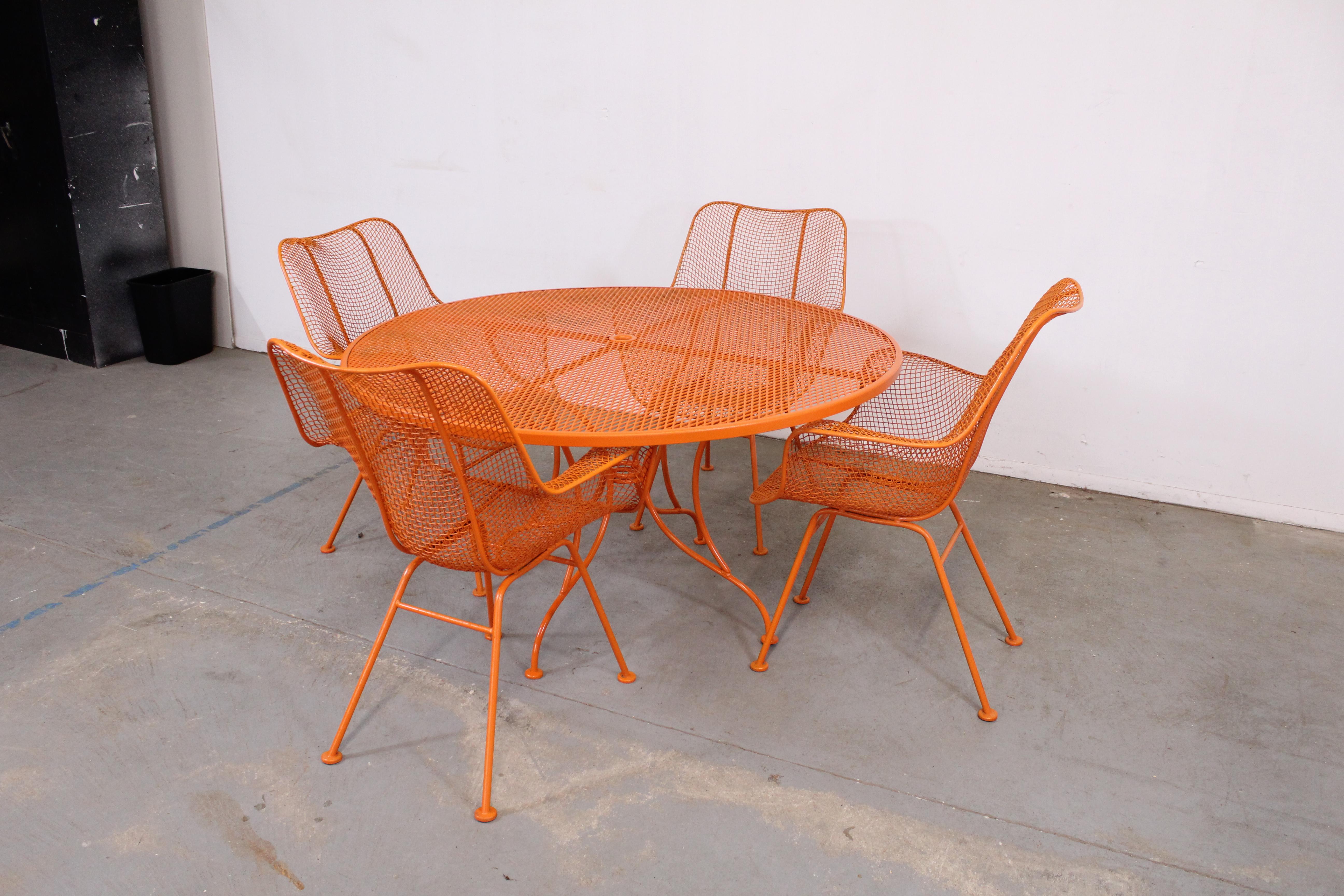 Mid-Century Modern atomic Woodard Sculptura table and chairs.

What a find. Offered is a set of 4 vintage Mid-Century Modern outdoor circle chairs paired with a table. Includes four metal chairs with hoop mesh backs and seats that have been