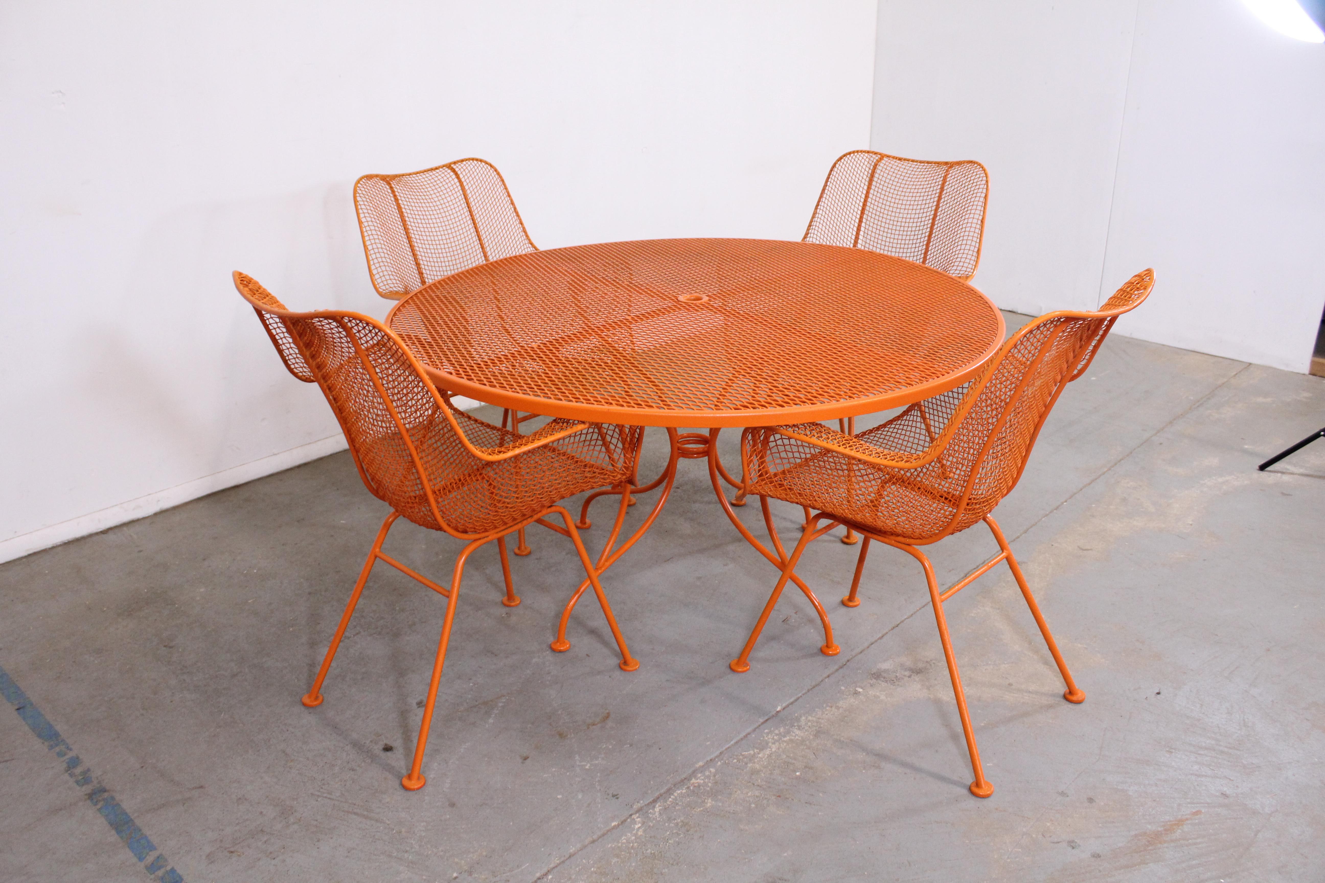 American Mid-Century Modern Woodard Sculptura Table and 4 Chairs