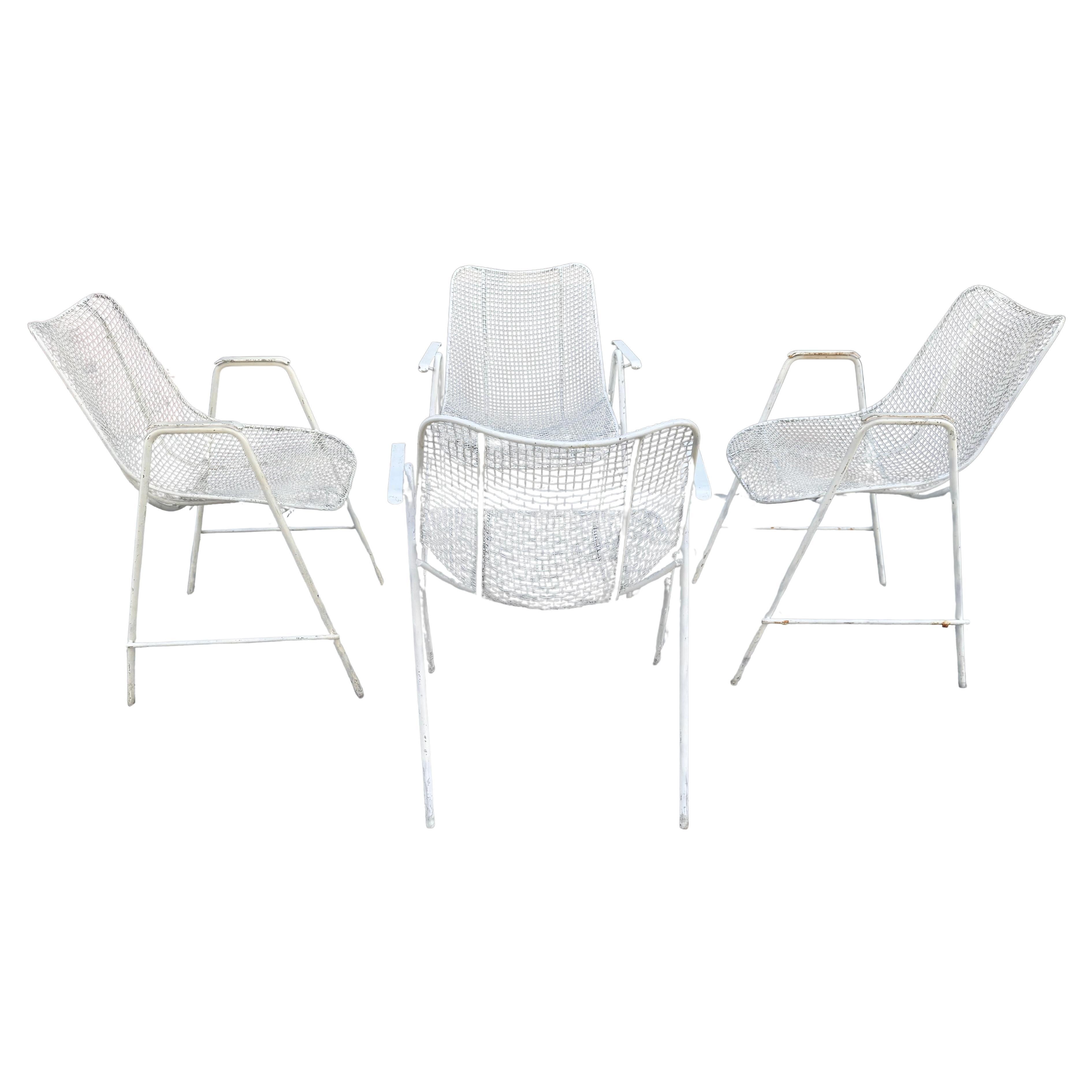 Set di 4 poltrone scultoree Woodard di metà secolo. ^^^^^NOTE^^^^ PREZZO PER SEDIA ... Questo stile di braccio è il primo di Woodard ed è raro trovarne un set 

In offerta c'è un set di 4 poltrone da esterno moderne di metà secolo disegnate da