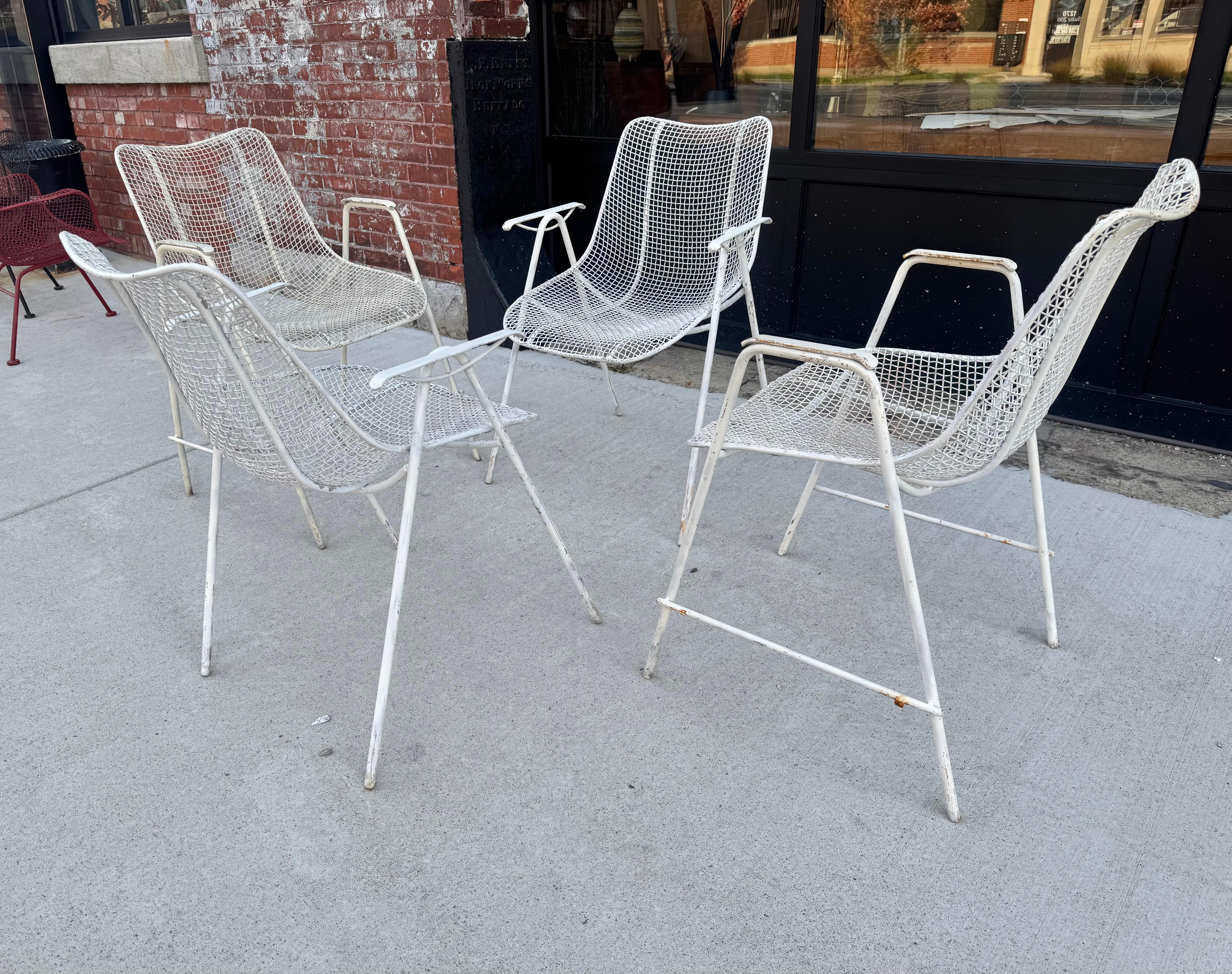 Mid-Century moderno Poltrone scultoree Woodard di metà secolo, design raro, set di quattro sedie in vendita