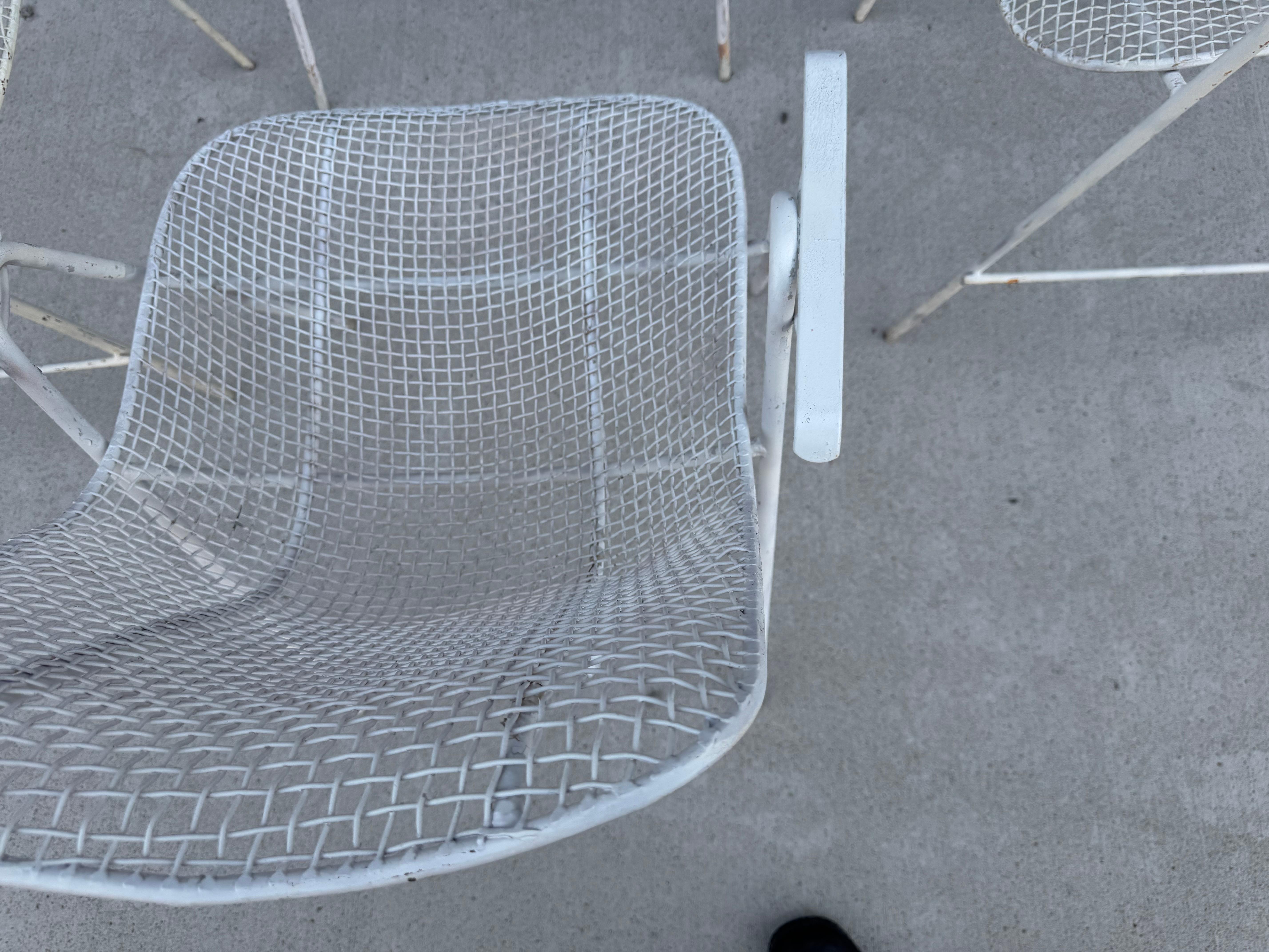 Americano Poltrone scultoree Woodard di metà secolo, design raro, set di quattro sedie in vendita