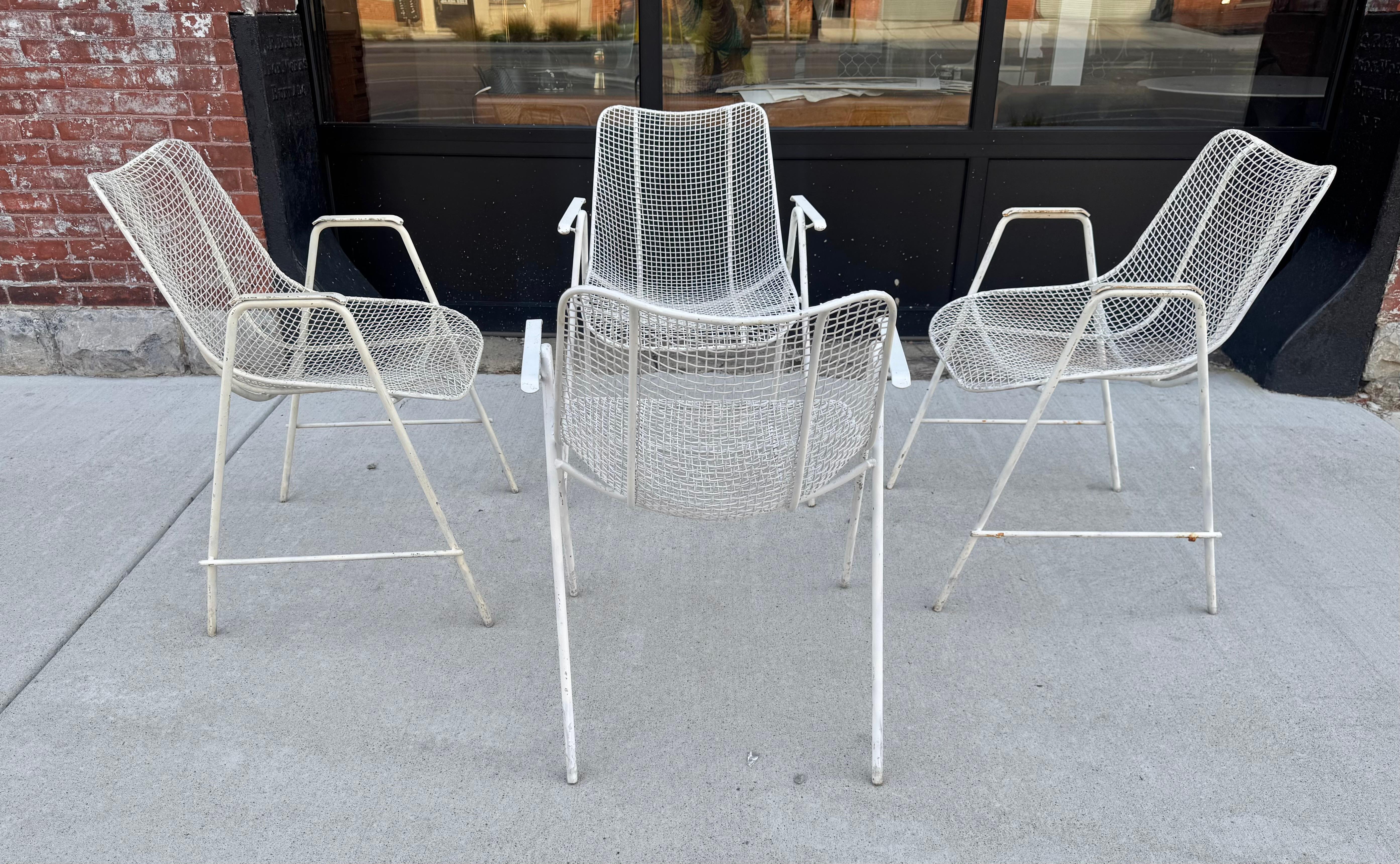 Poltrone scultoree Woodard di metà secolo, design raro, set di quattro sedie In condizioni buone in vendita a Buffalo, NY