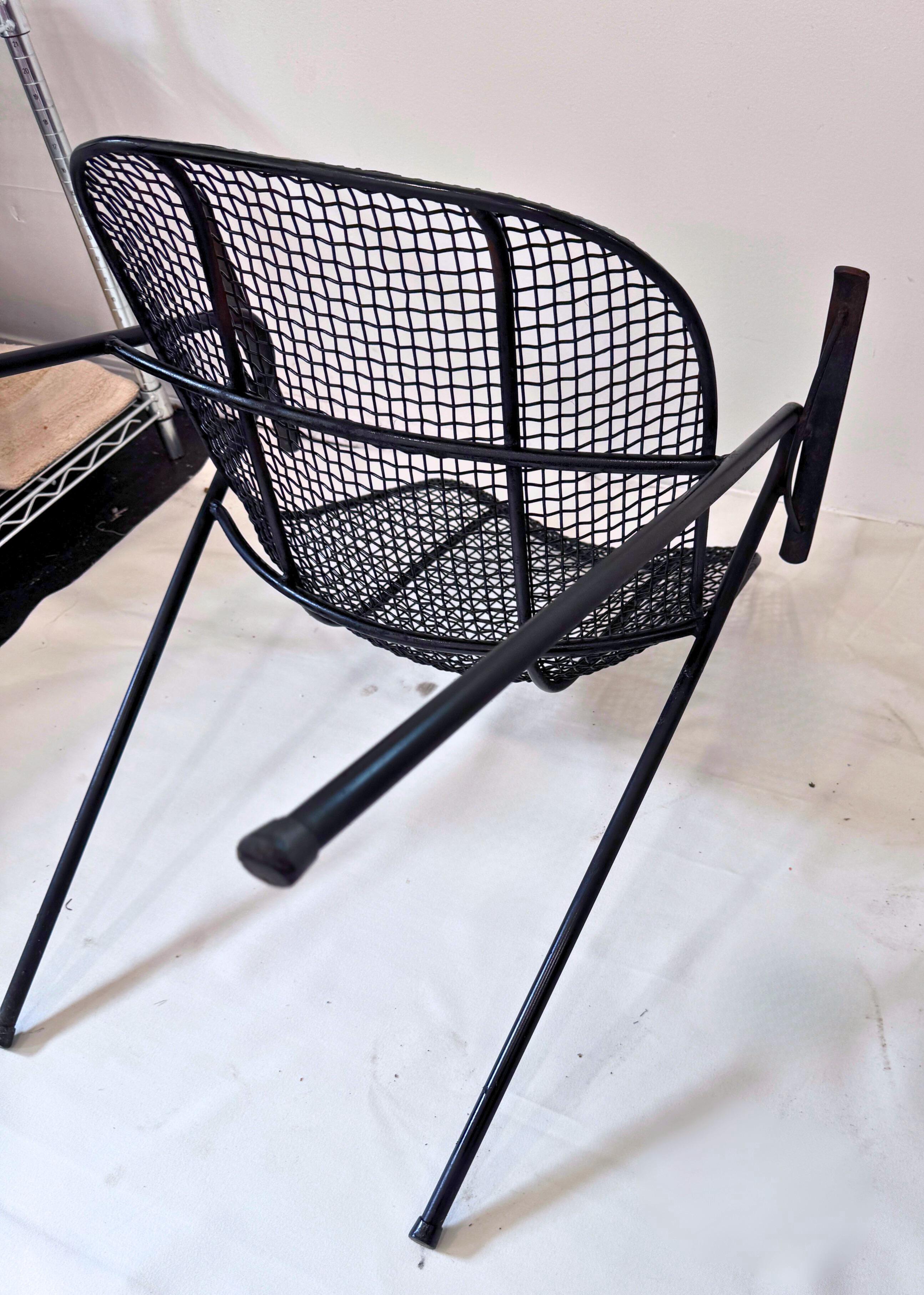Mid-Century  Modern Woodard Sculptural Arm Chairs, Rare Design, set of Four In Good Condition For Sale In Wichita, KS