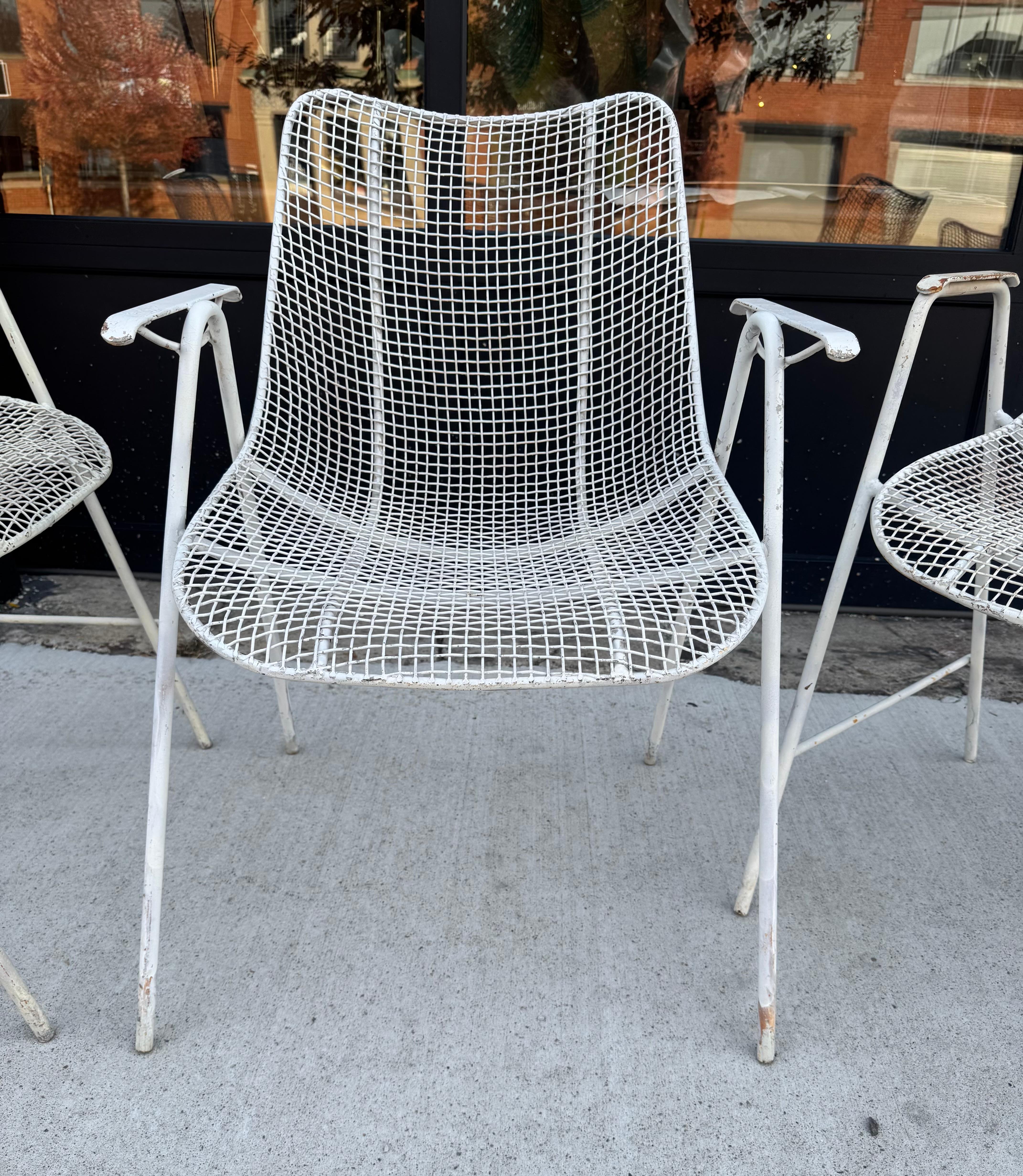 Ferro battuto Poltrone scultoree Woodard di metà secolo, design raro, set di quattro sedie in vendita