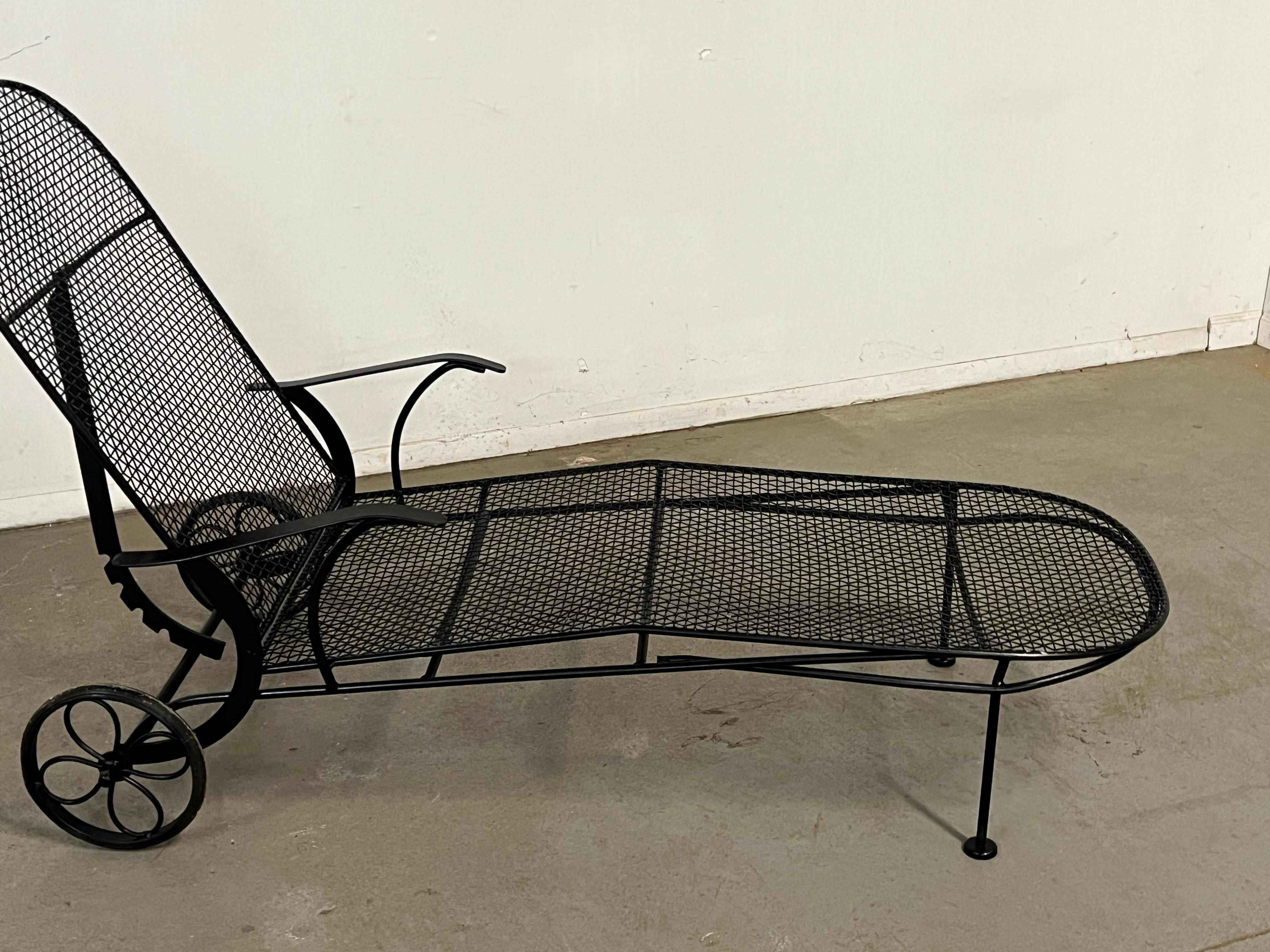Mid Century Modern Woodard Scupltura Mesh Outdoor Chaise Lounge Chair

Offered is a Mid Century Modern Woodard Scupltura Mesh Outdoor Chaise Lounge Chair. This chair is in overall good structural condition with paint chipping and age wear. Features