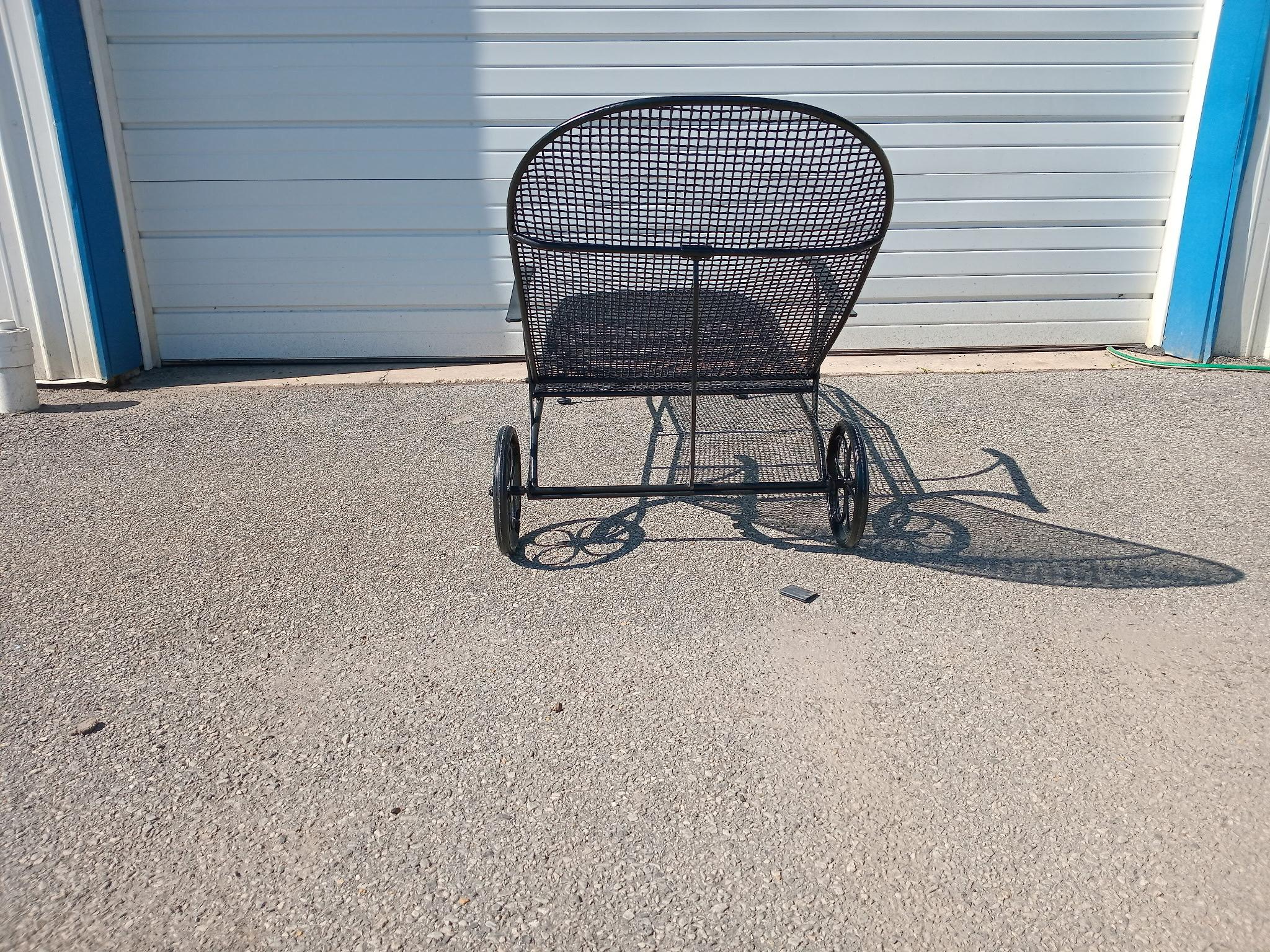 Mid Century Modern Woodard Scupltura Mesh Outdoor Chaise Lounge Chair

Offered is a Mid Century Modern Woodard Scupltura Mesh Outdoor Chaise Lounge Chair. This chair is in overall good structural condition with paint chipping and age wear. Features