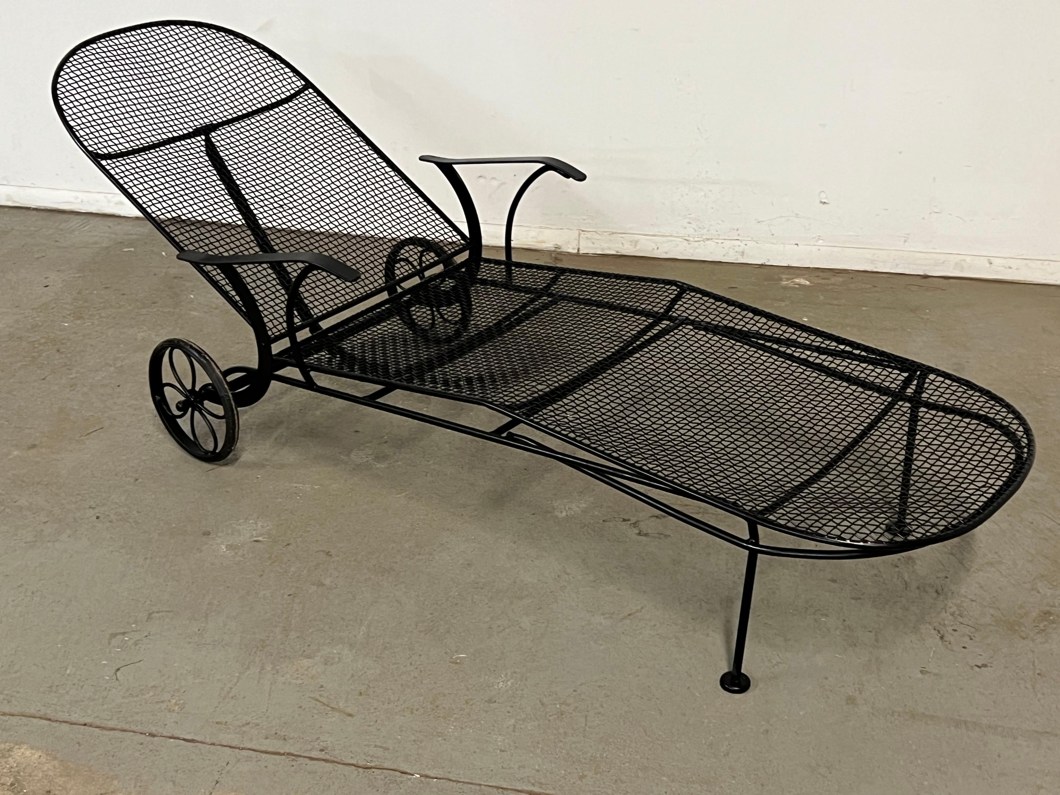 Mid-Century Modern Mid Century Modern Woodard Scupltura Mesh Outdoor Chaise Lounge Chair For Sale