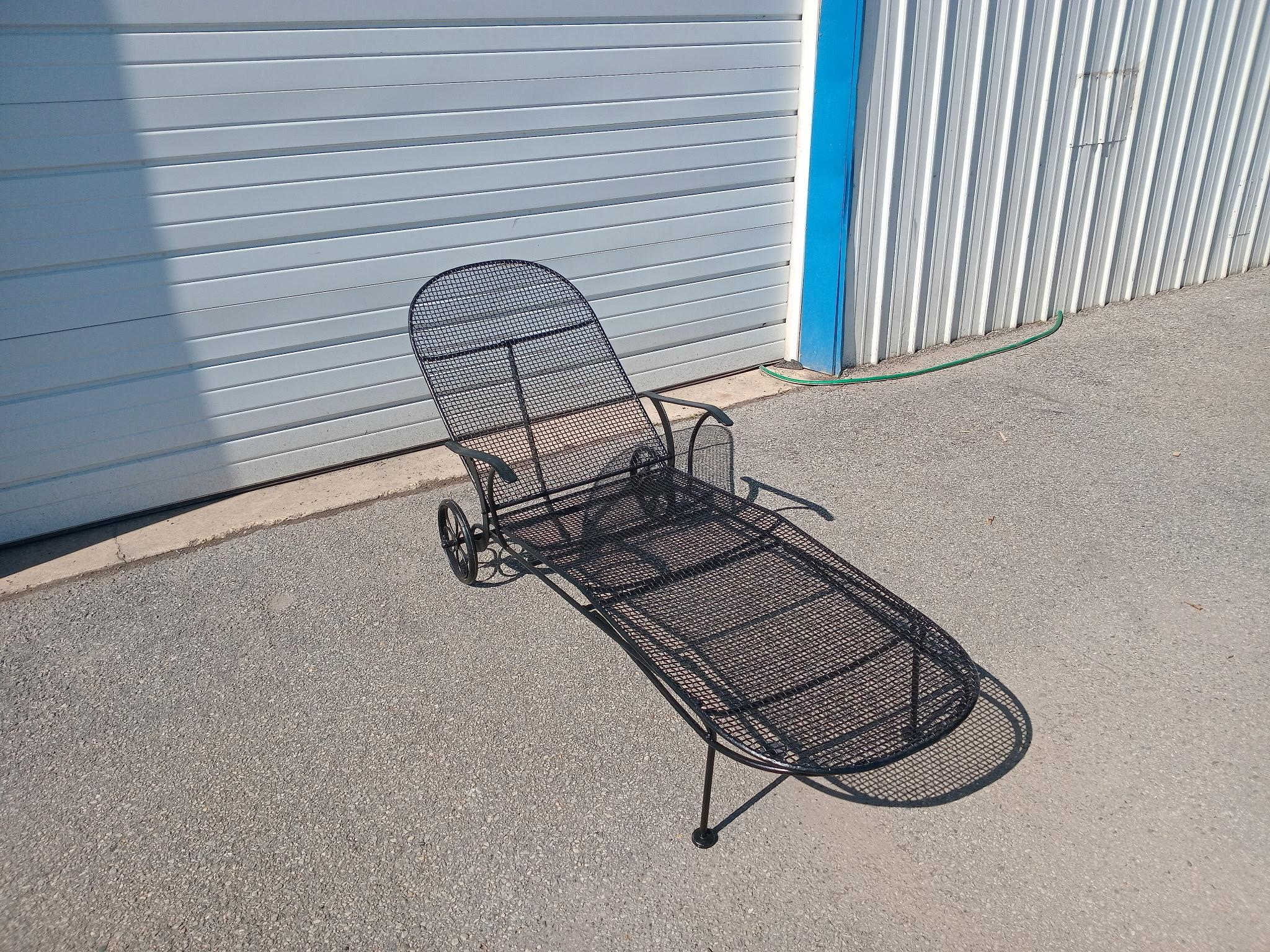 Metal Mid Century Modern Woodard Scupltura Mesh Outdoor Chaise Lounge Chair For Sale