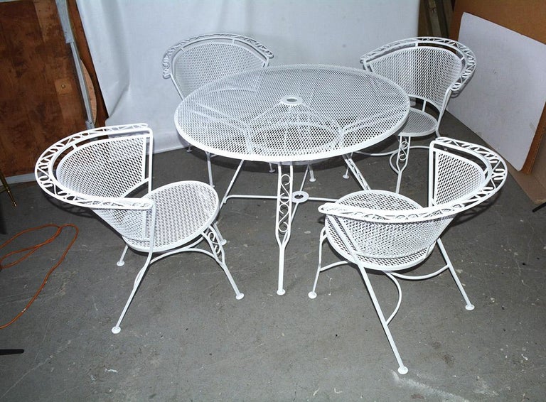 MidCentury Modern Woodard Style Patio Dining Set For Sale at 1stdibs