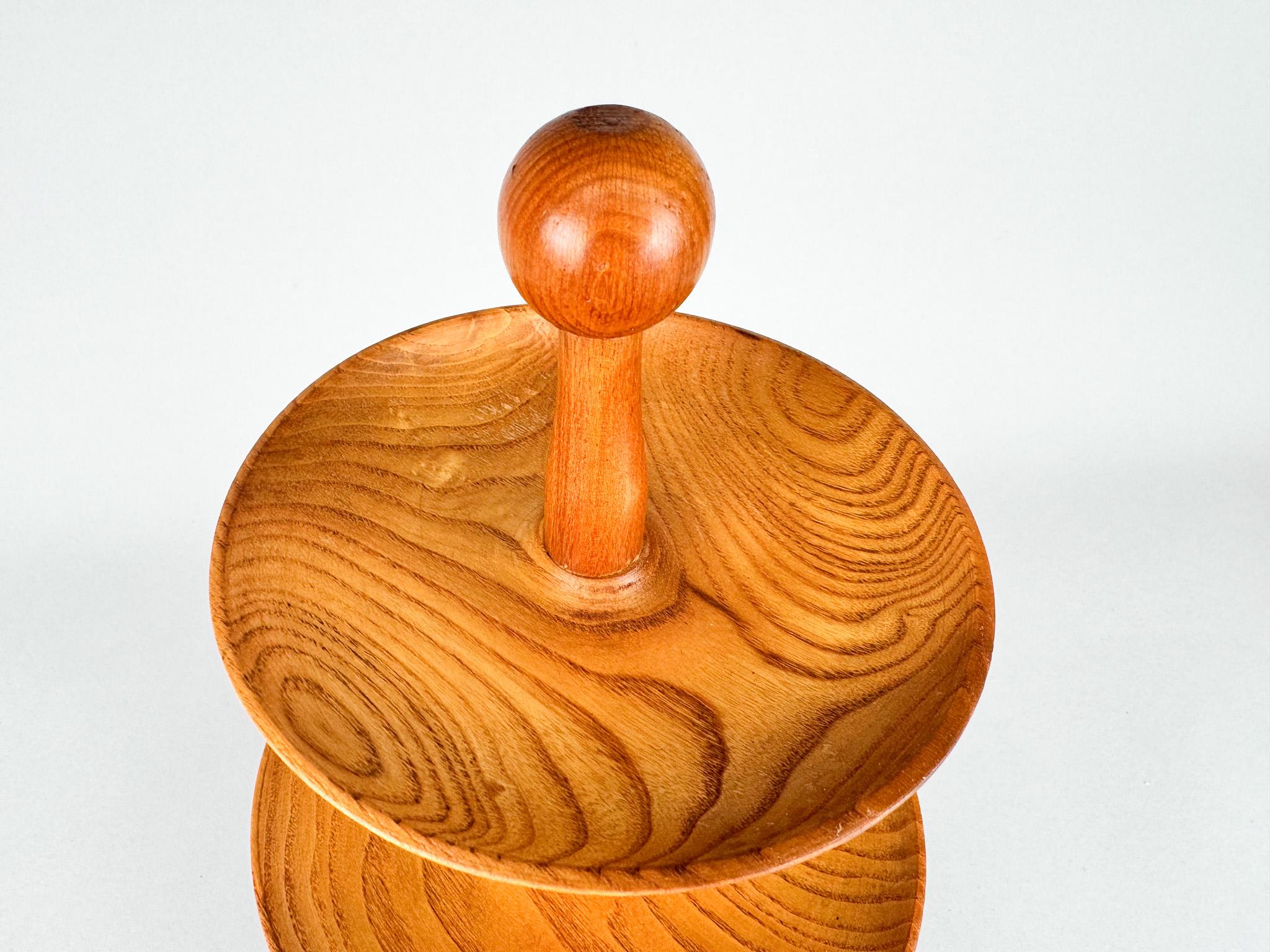 Mid Century Modernes 3-stufiges Serviertablett aus Holz im Zustand „Gut“ im Angebot in Praha, CZ