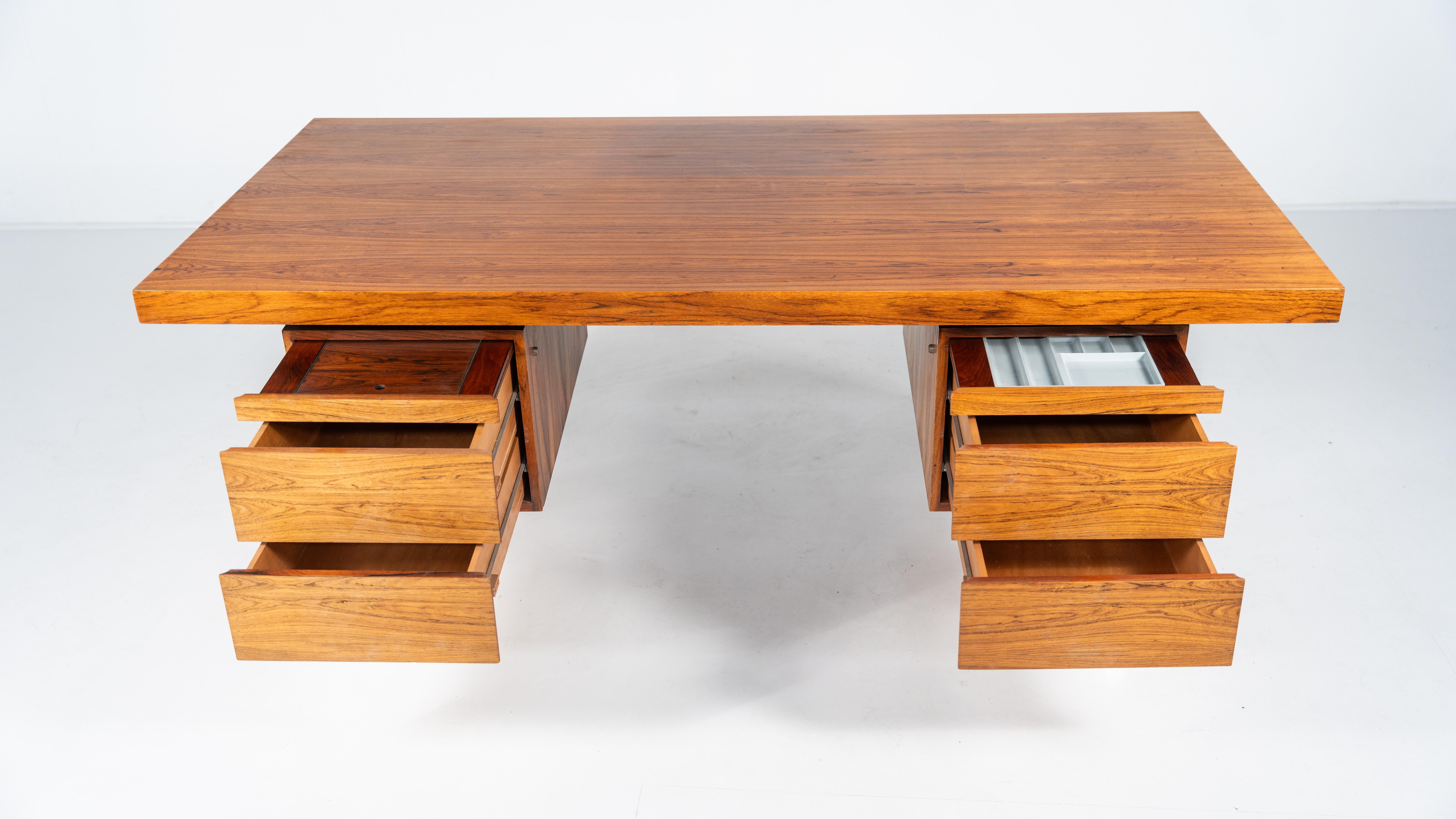 Mid-Century Modern Wooden and Chrome Desk, Italy, 1970s For Sale 7