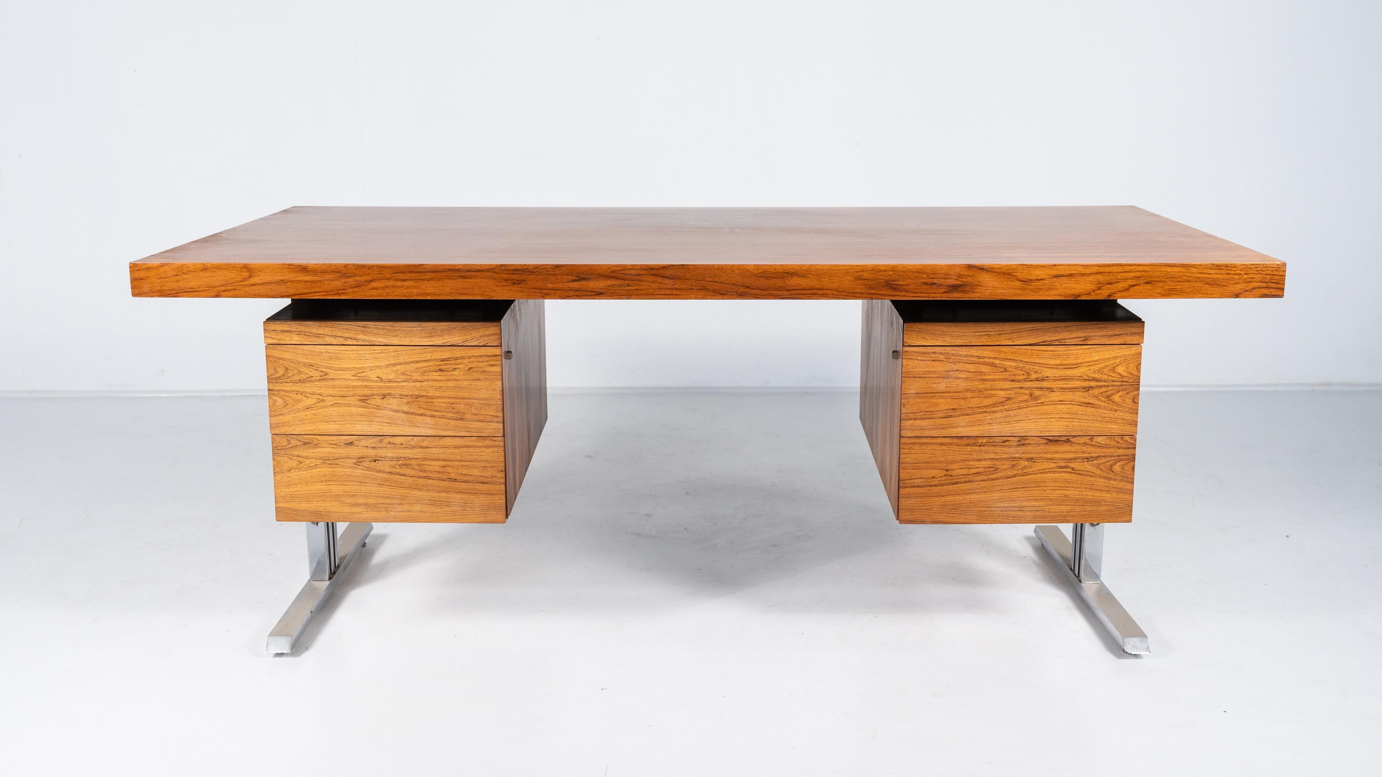 Mid-Century Modern Wooden and Chrome Desk, Italy, 1970s In Good Condition For Sale In Brussels, BE