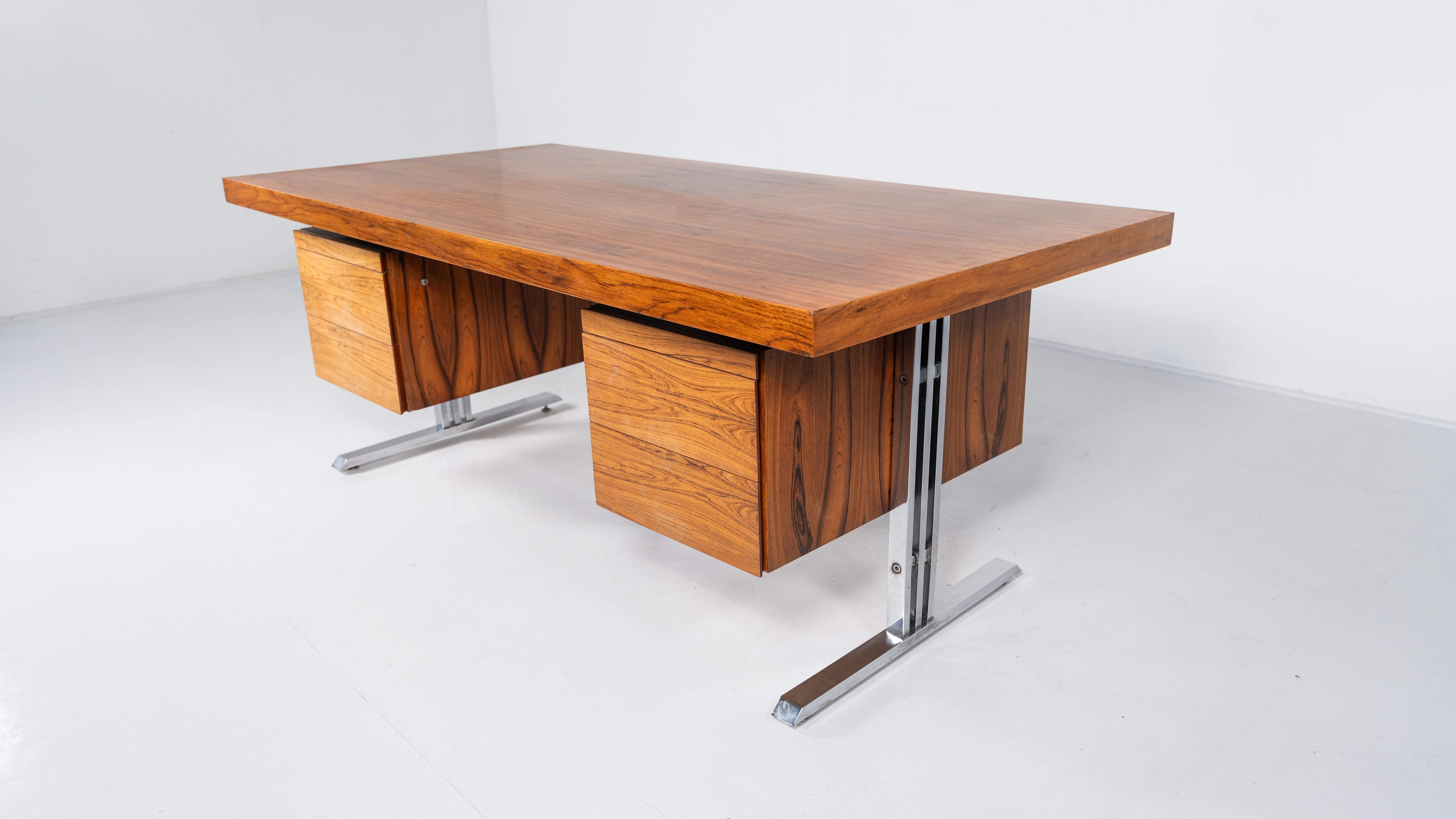 Mid-Century Modern Wooden and Chrome Desk, Italy, 1970s For Sale 1