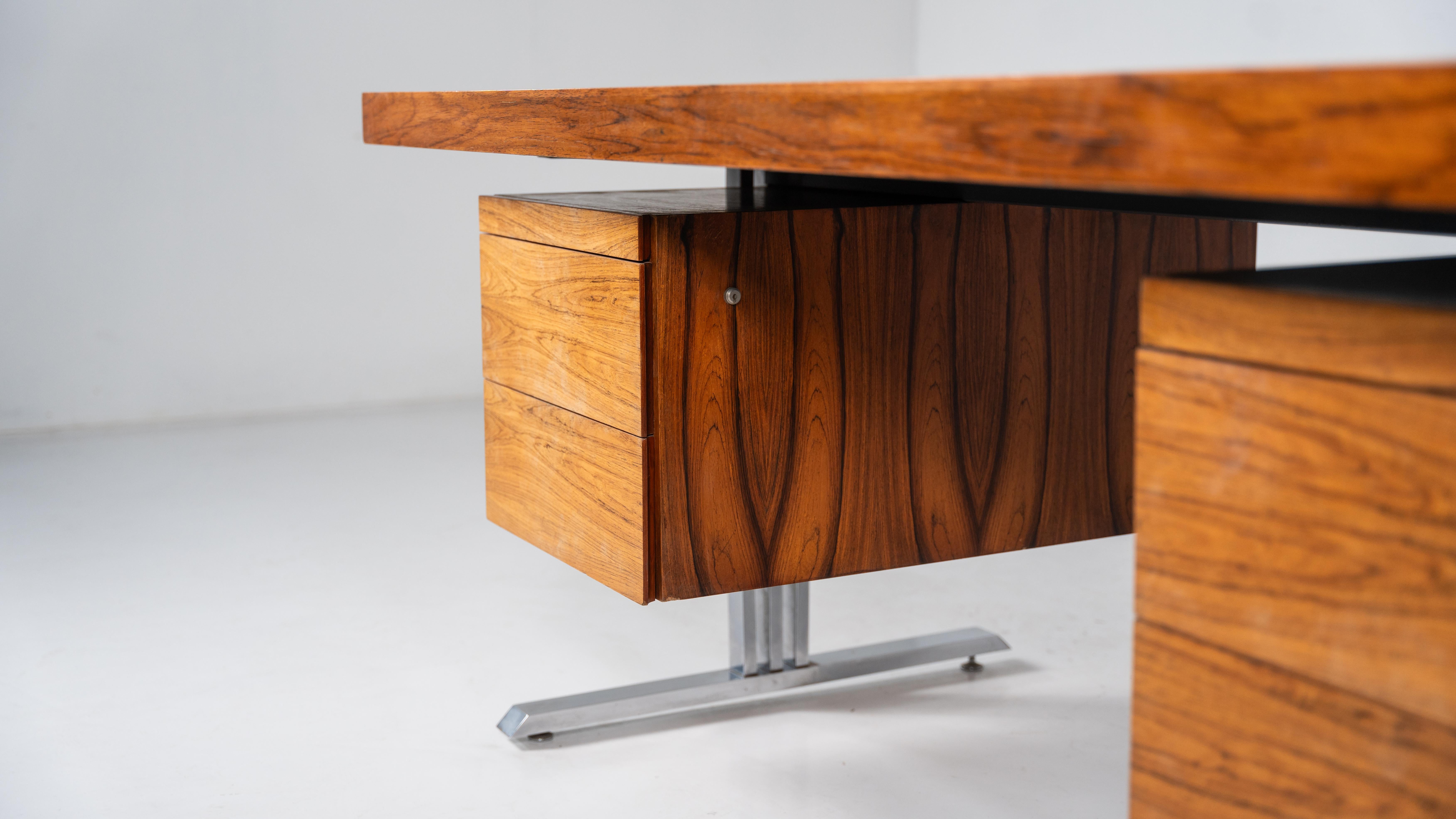 Mid-Century Modern Wooden and Chrome Desk, Italy, 1970s For Sale 4