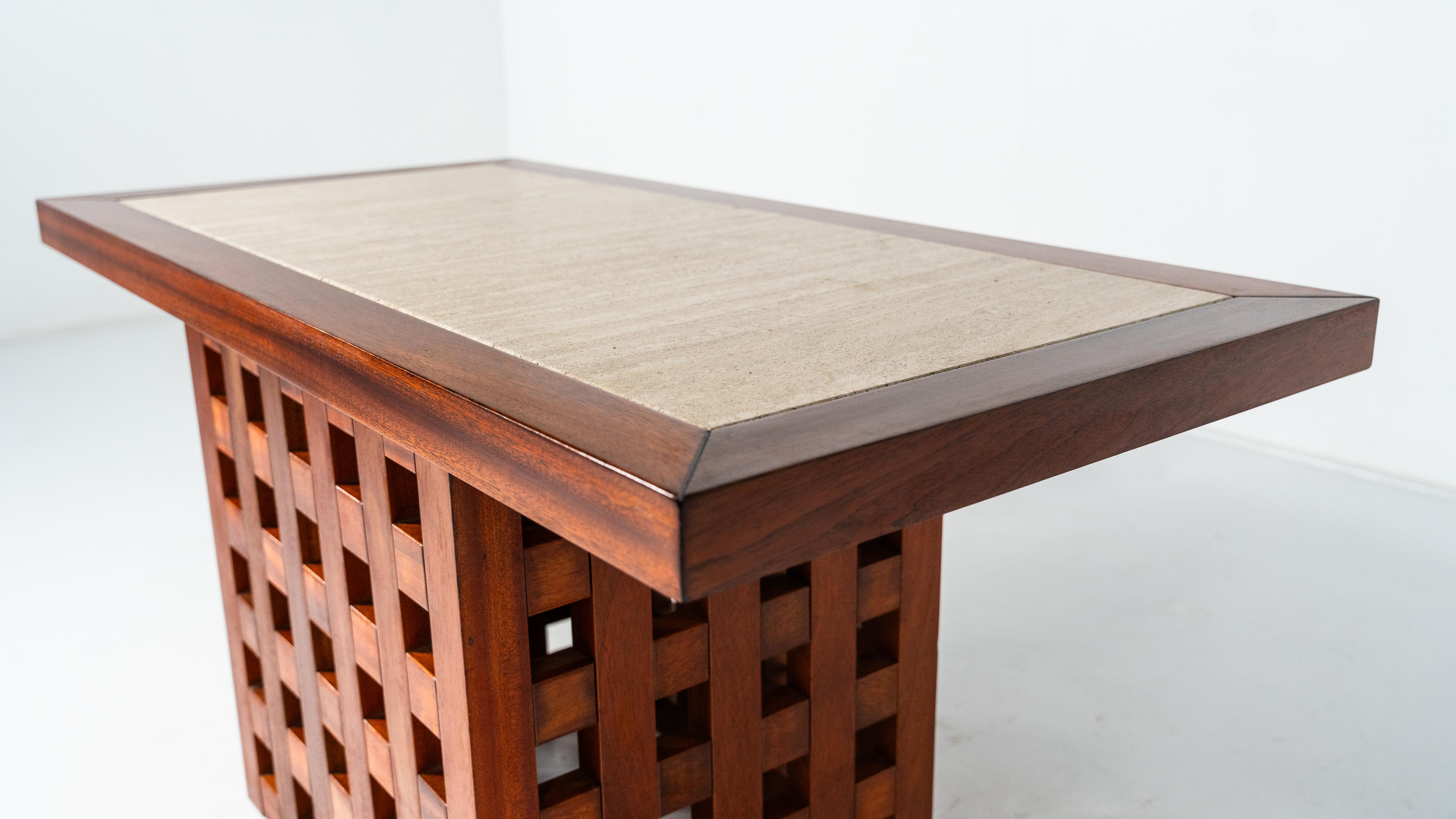 Moderner Tisch/Konsole aus Holz und Travertin aus der Mitte des Jahrhunderts, Italien, 1970er Jahre (Ende des 20. Jahrhunderts) im Angebot
