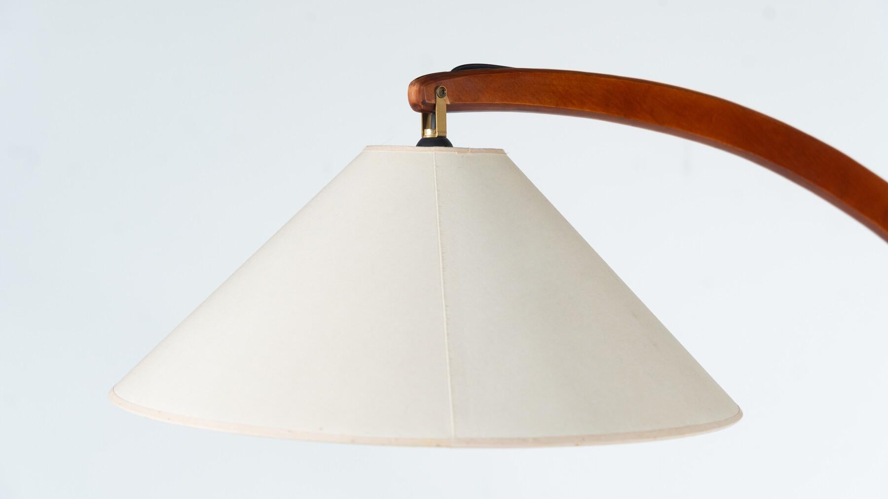 Mid-Century moderno Lampada da terra ad arco in legno della modernità di metà secolo, Italia, anni '60 in vendita
