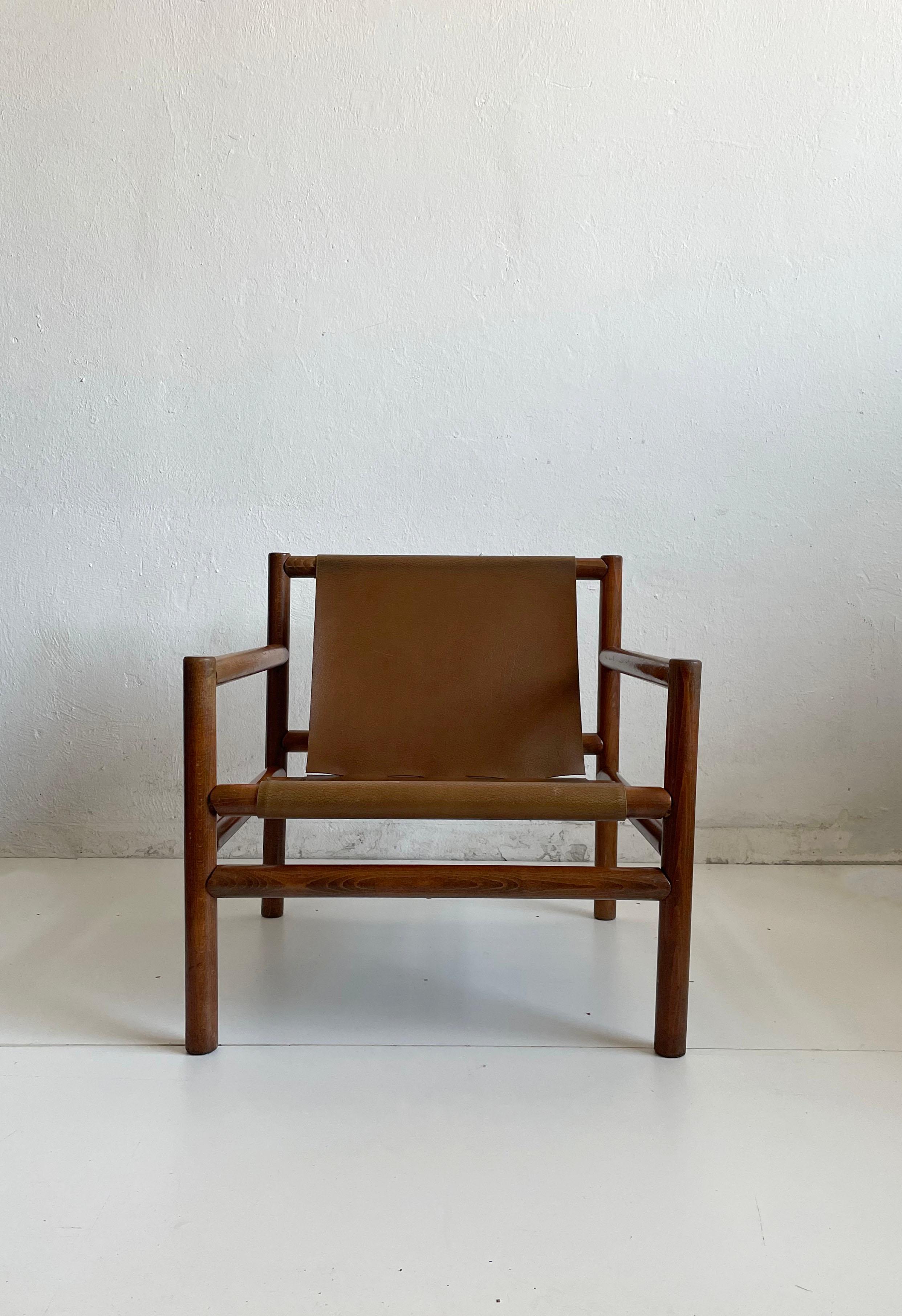 Mid-Century Modern armchair designed by Branko Ursic and manufactured by Stol Kamnik, Slovenia 1970s

The chair features a modernist wooden frame and a Minimalist caramel brown faux leather seat

The structure is sound and sturdy, wooden parts