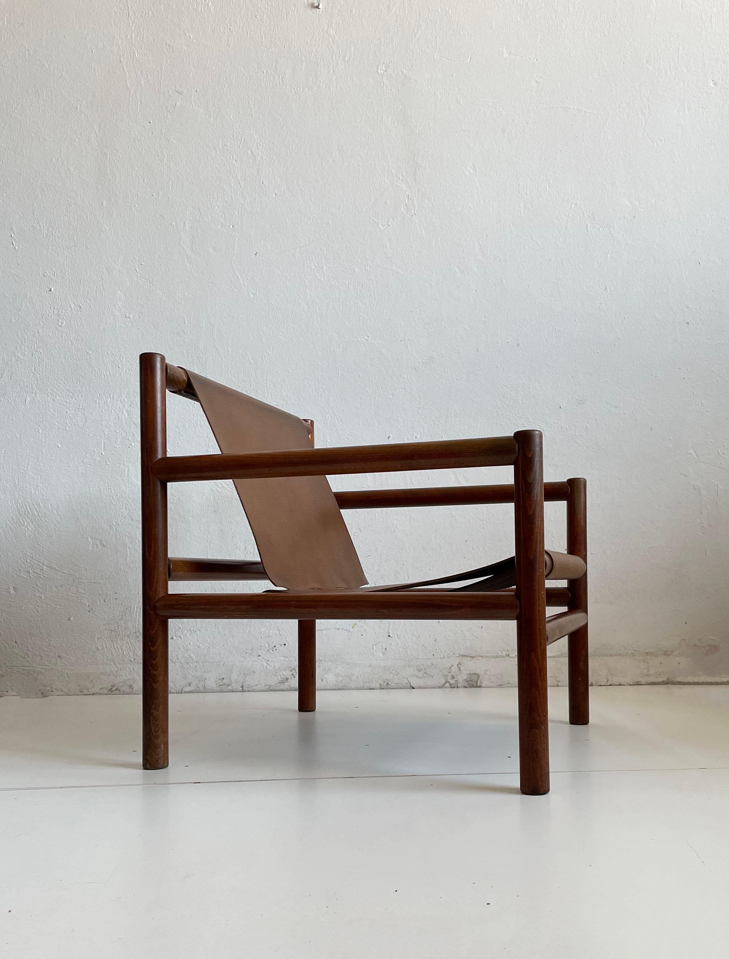 Moderner Holzsessel aus der Mitte des Jahrhunderts, Sitzmöbel aus Kunstleder, Stol Kamnik 1970er Jahre (20. Jahrhundert) im Angebot