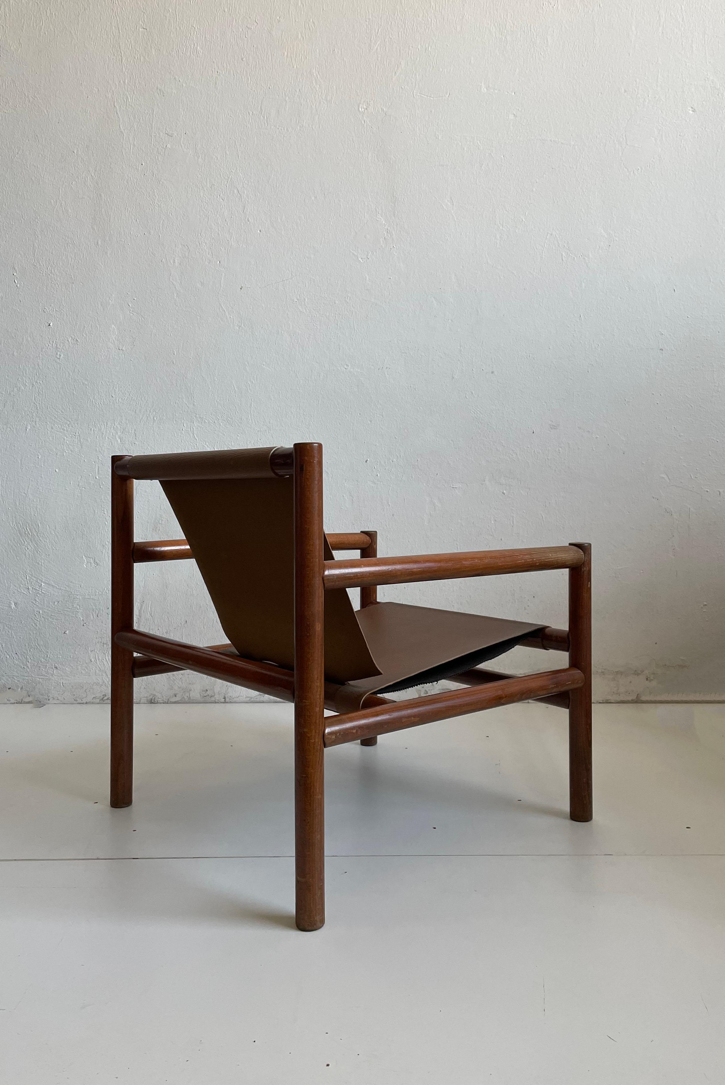 Fauteuil en bois moderne du milieu du siècle dernier, assise en faux cuir, Stol Kamnik 1970 en vente 1