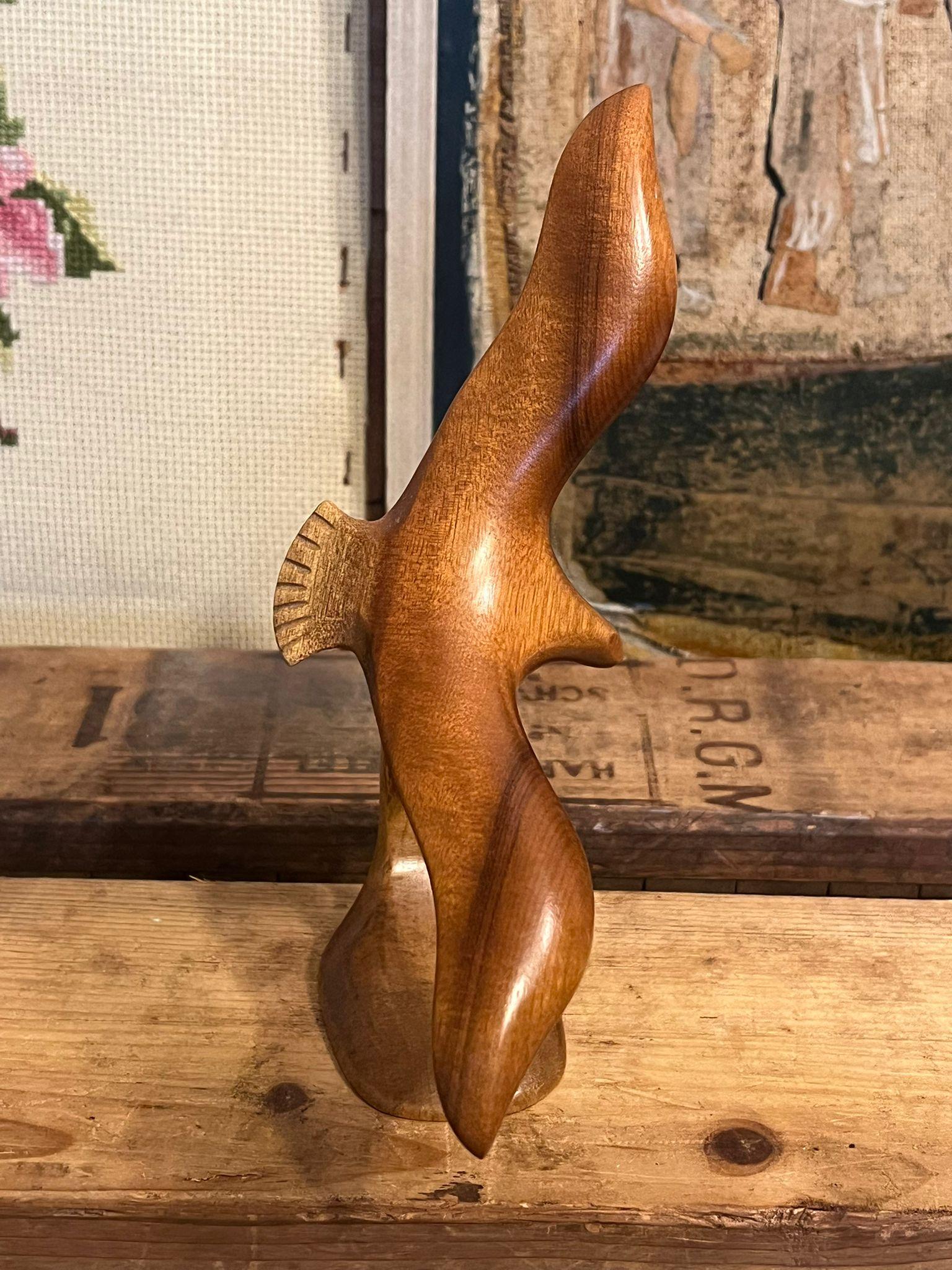 Mid-Century moderno Scultura in legno di uccello in volo della metà del secolo scorso in vendita