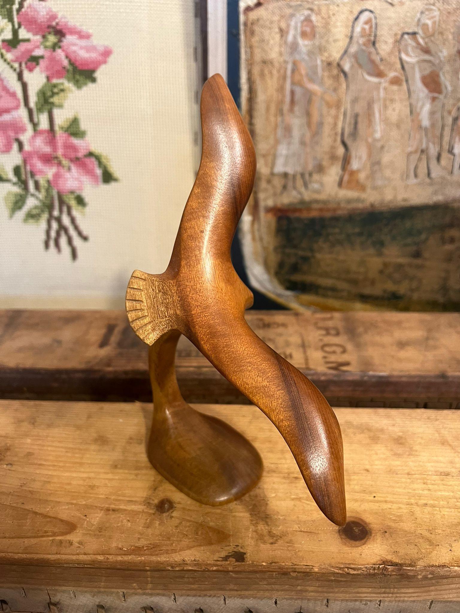 Scultura in legno di uccello in volo della metà del secolo scorso In condizioni buone in vendita a Seattle, WA
