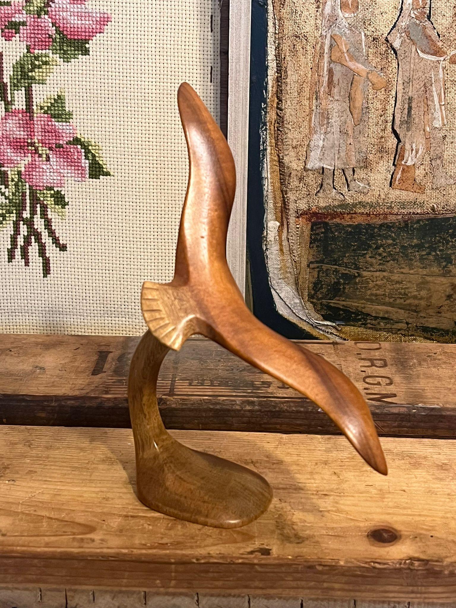 Scultura in legno di uccello in volo della metà del secolo scorso in vendita 3