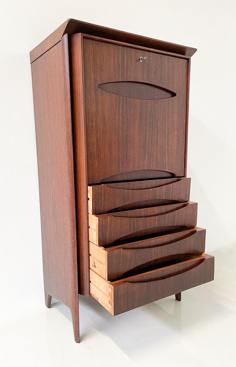 Mid-20th Century Mid-Century Modern Wooden Cabinet, Italy, 1960s For Sale