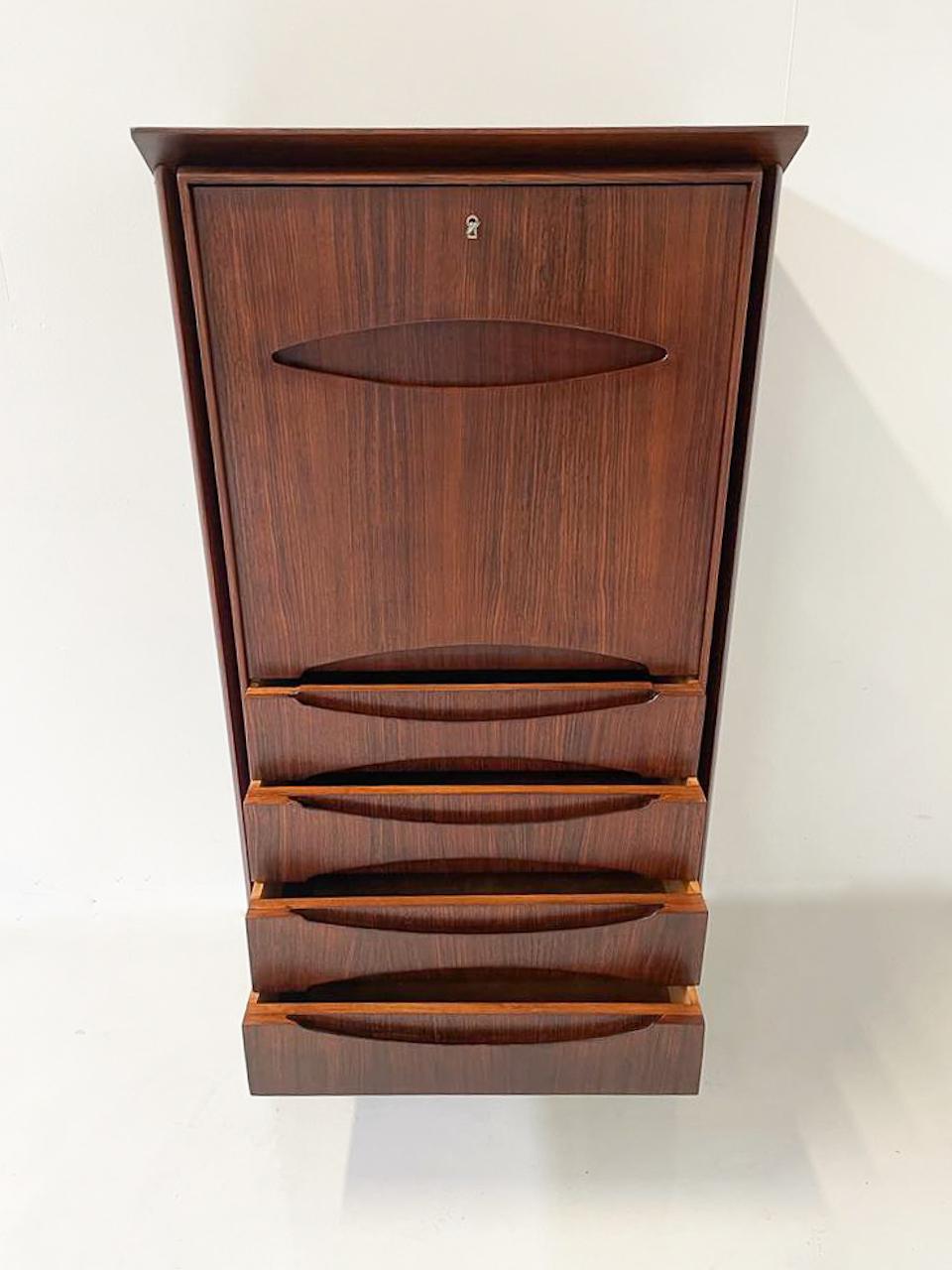 Mid-Century Modern Wooden Cabinet, Italy, 1960s For Sale 2