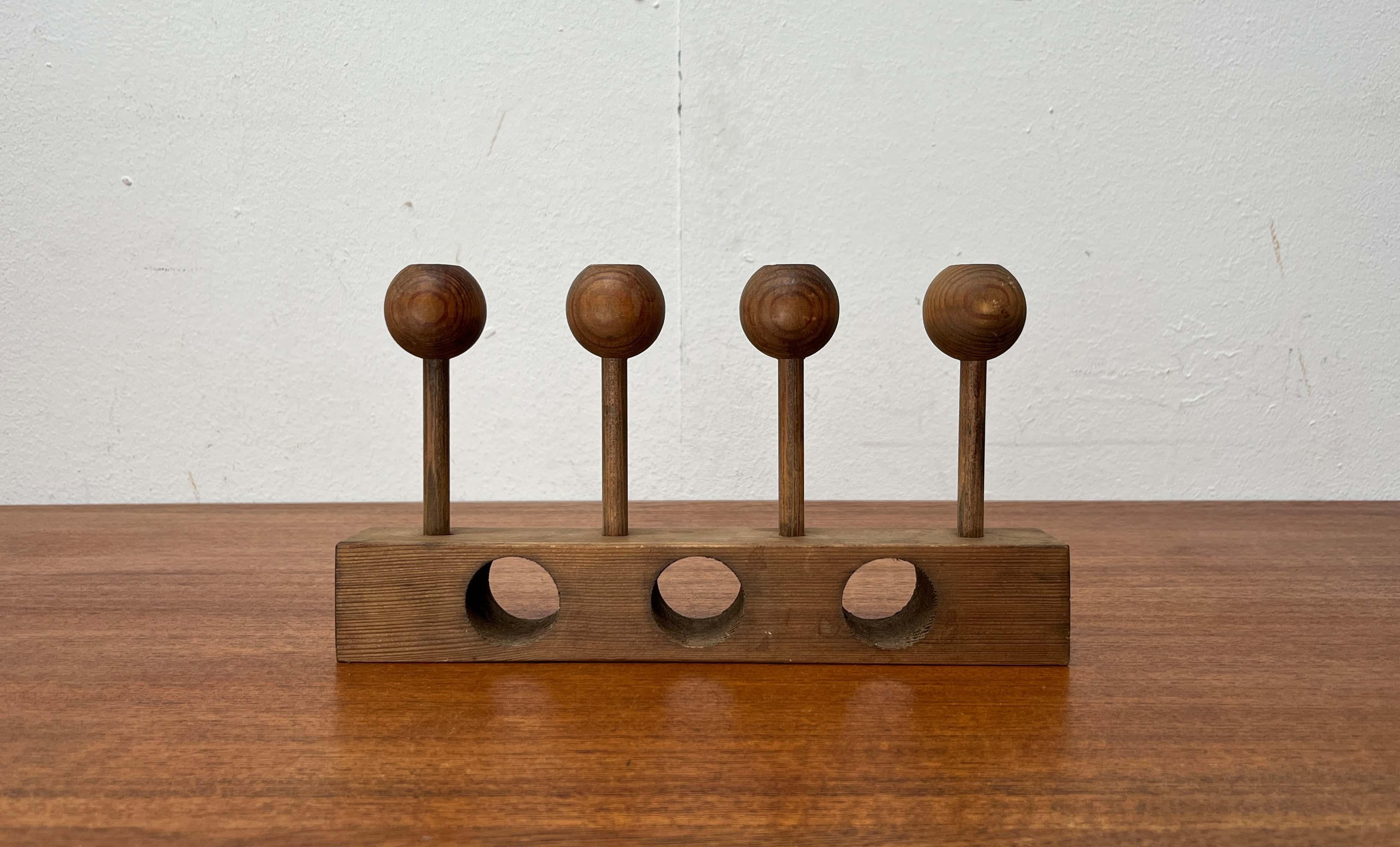 Finlandese Portacandele in legno della modernità di metà secolo di Aarikka, anni '60 in vendita