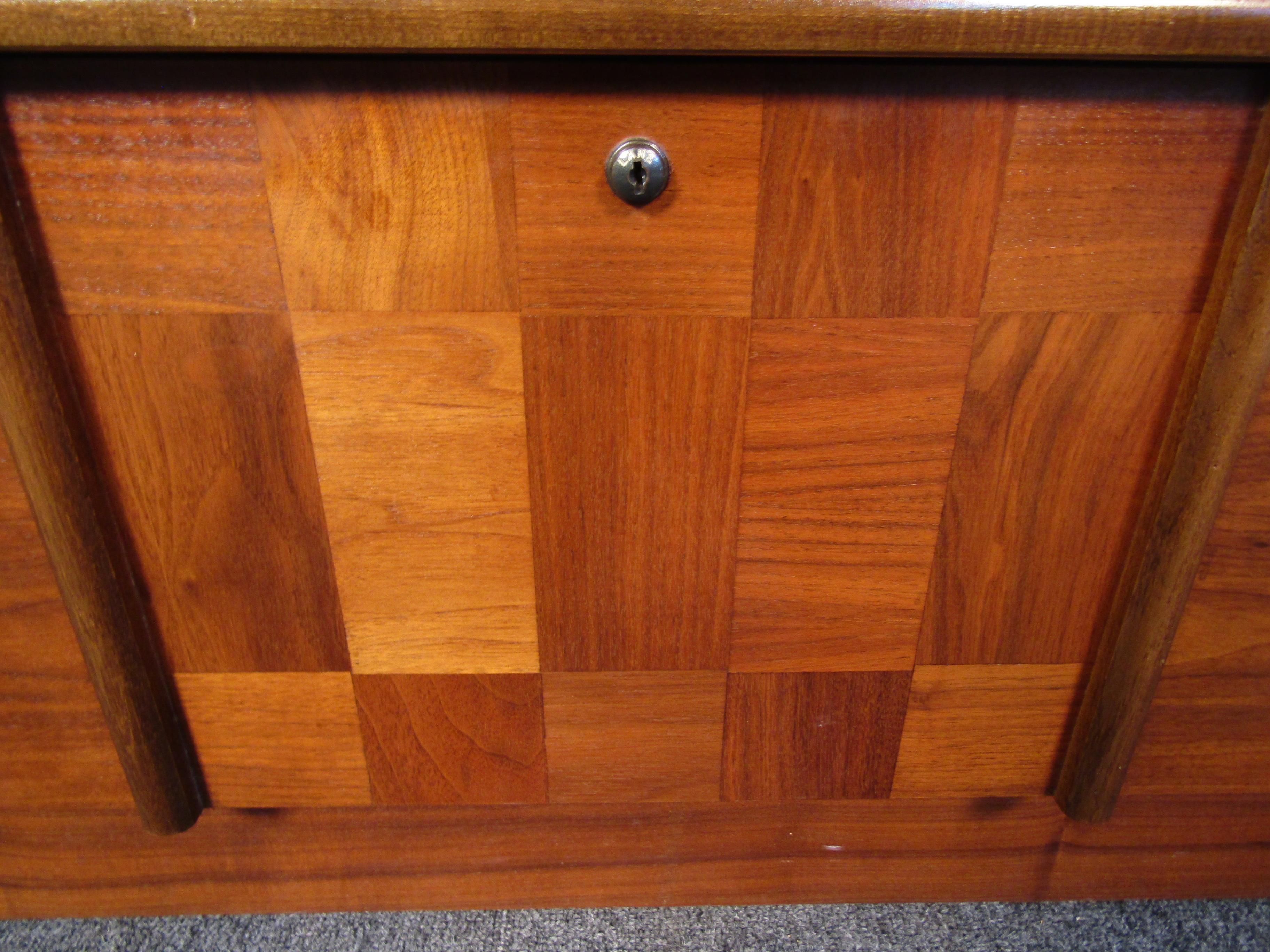 20th Century Mid-Century Modern Wooden Chest by Lane For Sale