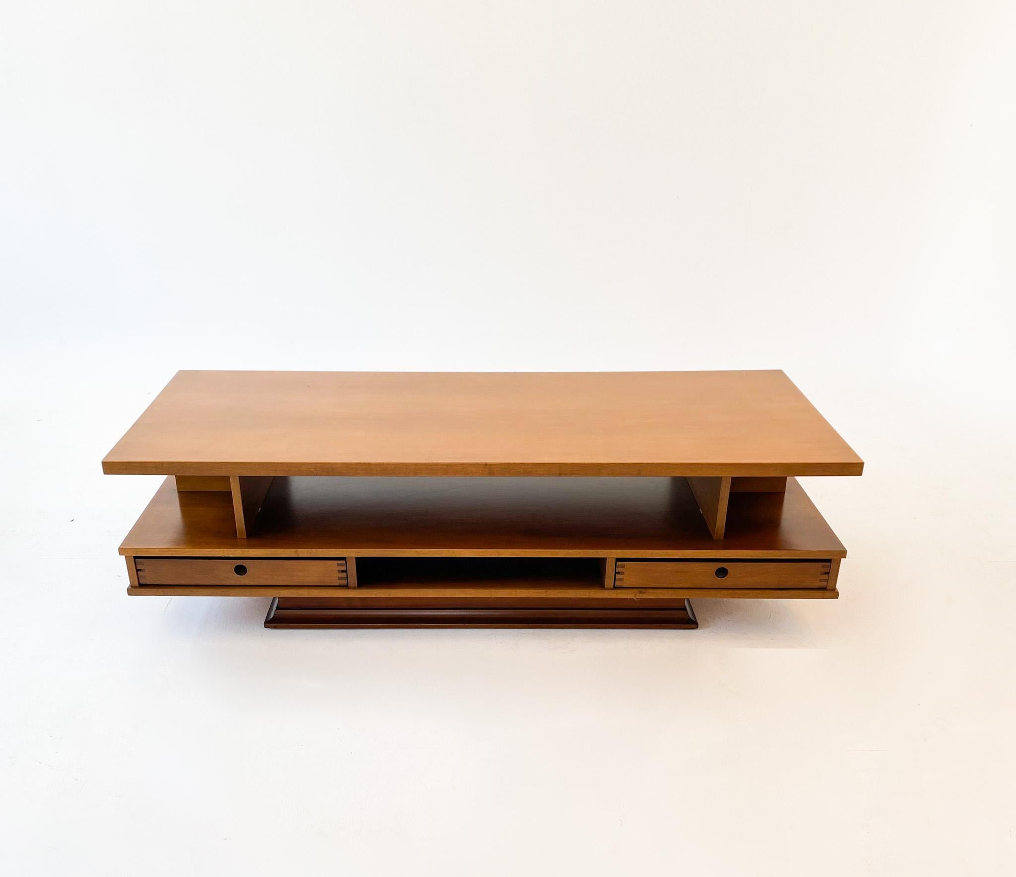 Mid-Century Modern wooden coffee table by Claudio Salocchi for Sormani, Italy 1960s.

This elegant coffee or side table by the Italian Designer and Architect Claudio Salocchi in blond walnut offers two small drawers that can be opened to either