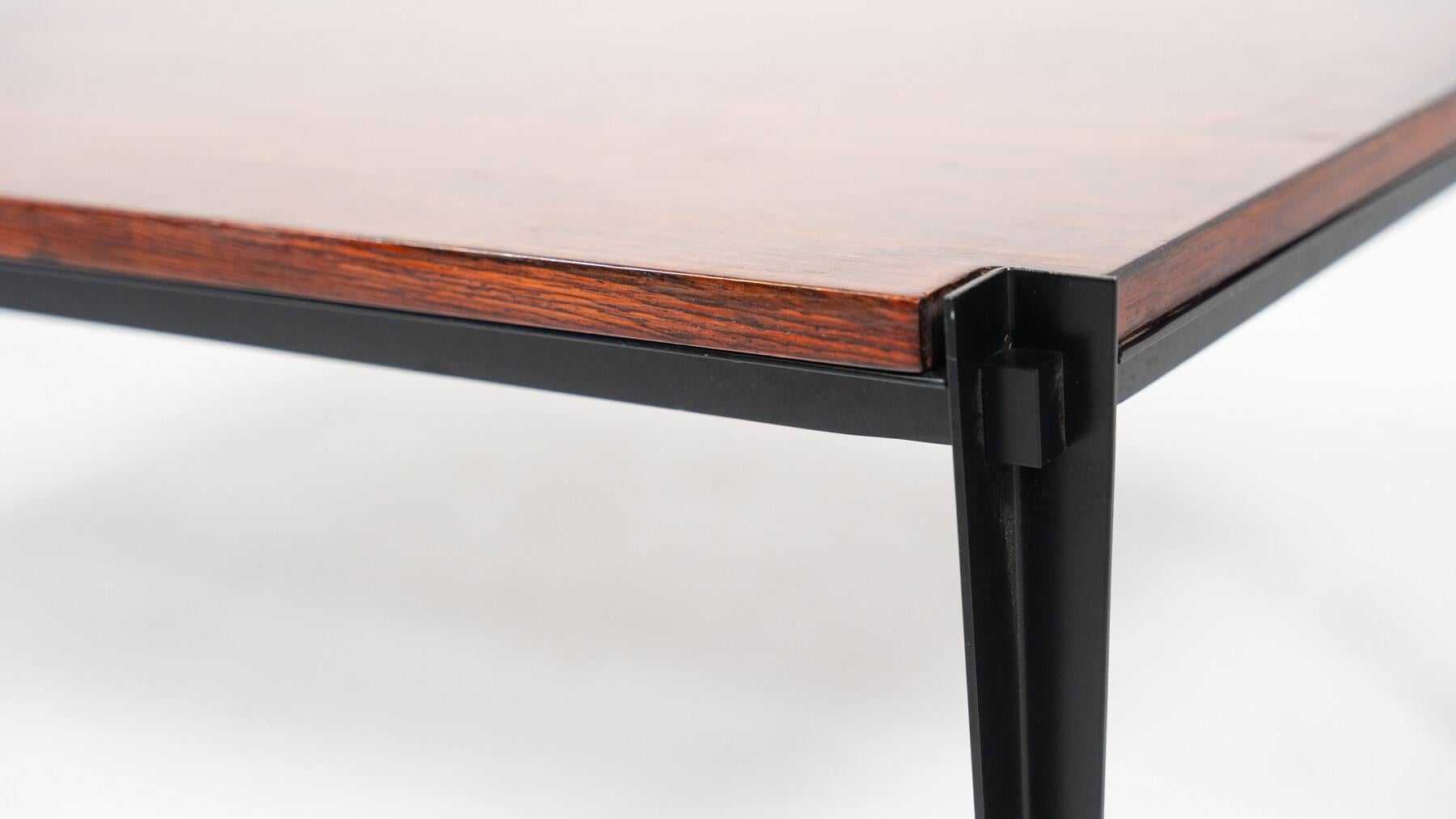 Moderner Holz-Couchtisch aus der Mitte des Jahrhunderts von Osvaldo Borsani, Italien (Metall) im Angebot