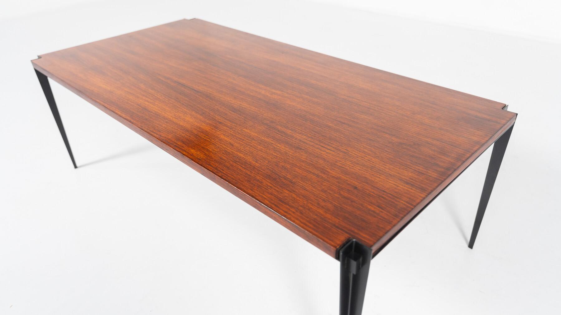 Moderner Holz-Couchtisch aus der Mitte des Jahrhunderts von Osvaldo Borsani, Italien im Angebot 1