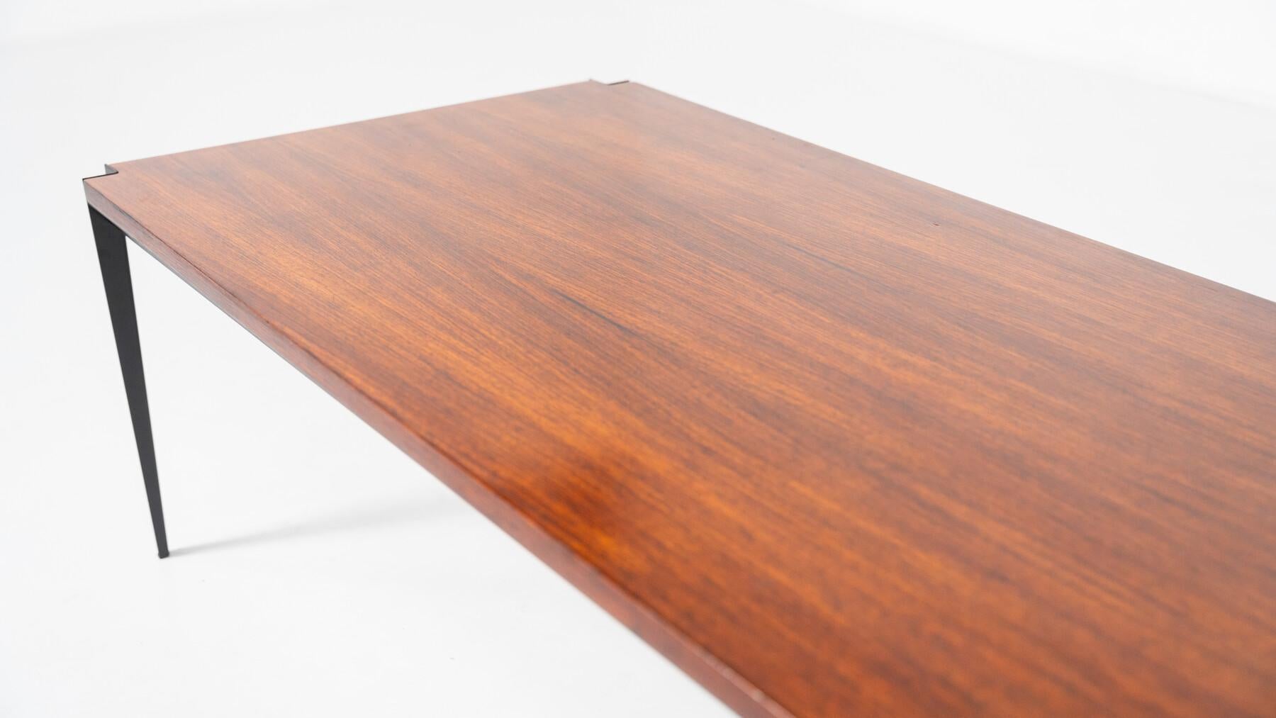 Moderner Holz-Couchtisch aus der Mitte des Jahrhunderts von Osvaldo Borsani, Italien im Angebot 2