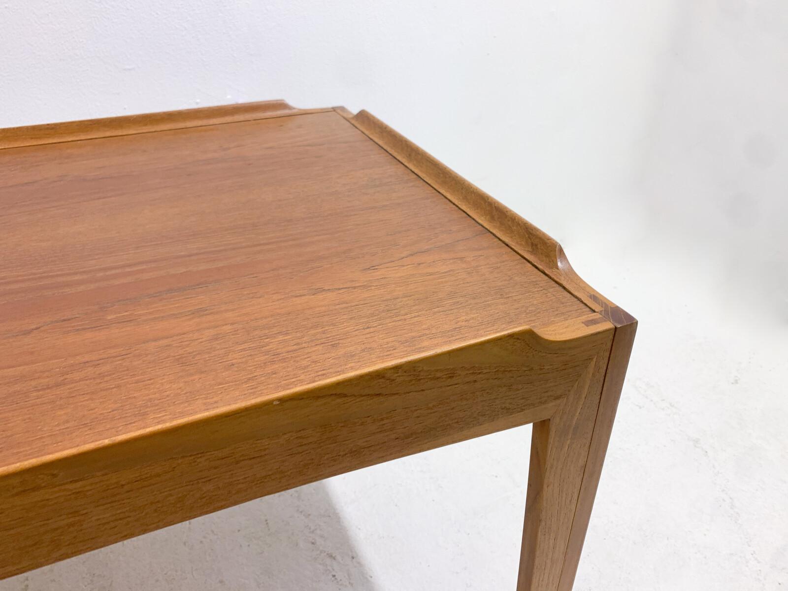 Mid-Century Modern Wooden Coffee Table, Denmark, 1960s For Sale 1