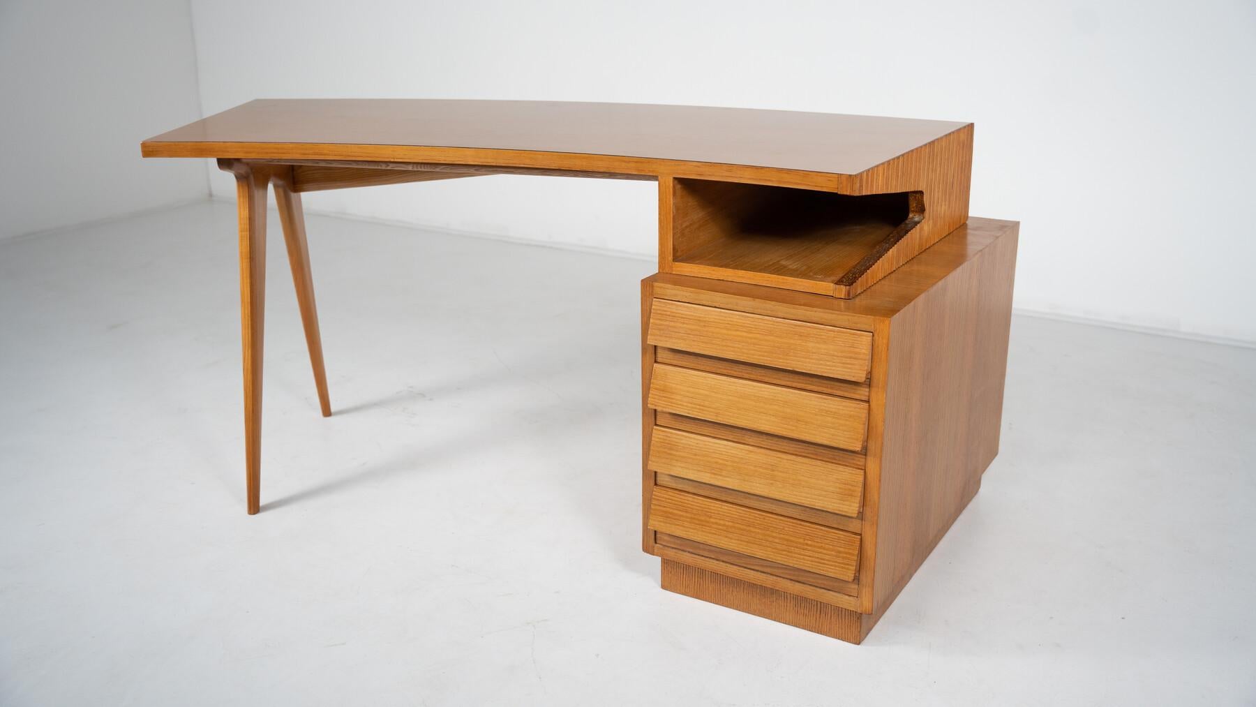 Escritorio de madera moderno de mediados de siglo de Barovero, Italia, años 60 Italiano en venta