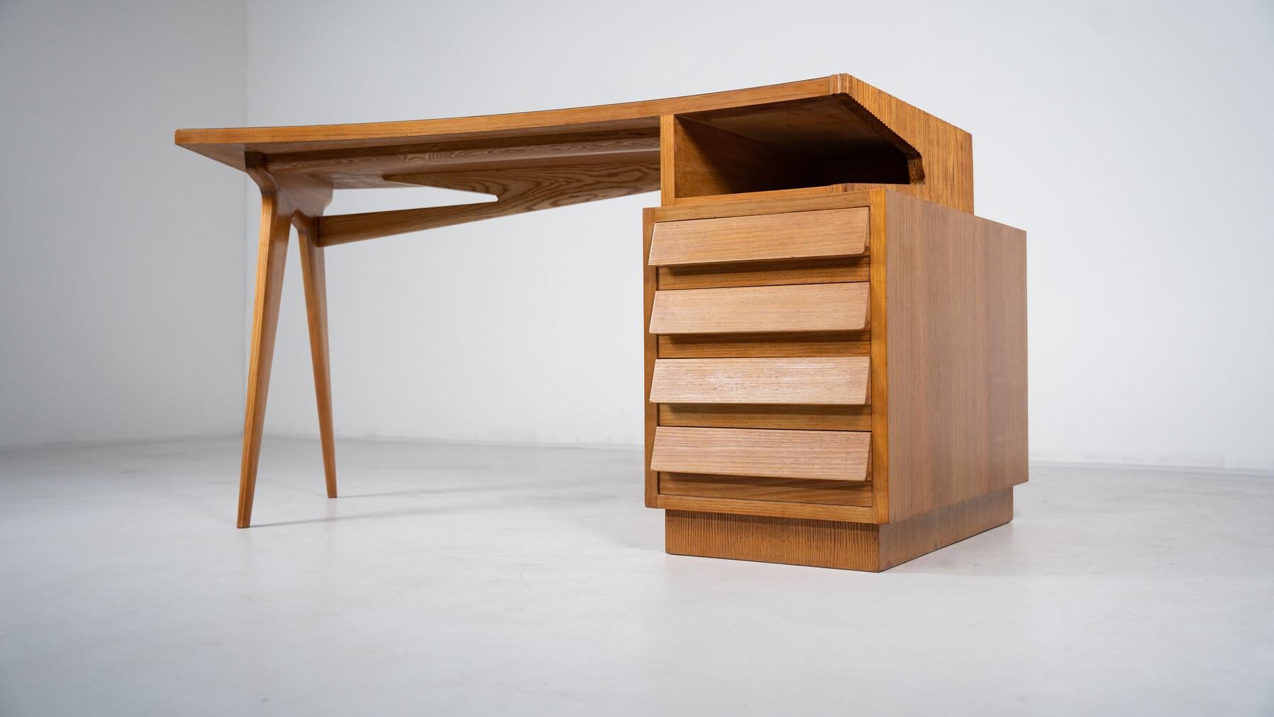 Escritorio de madera moderno de mediados de siglo de Barovero, Italia, años 60 en Bueno estado para la venta en Brussels, BE