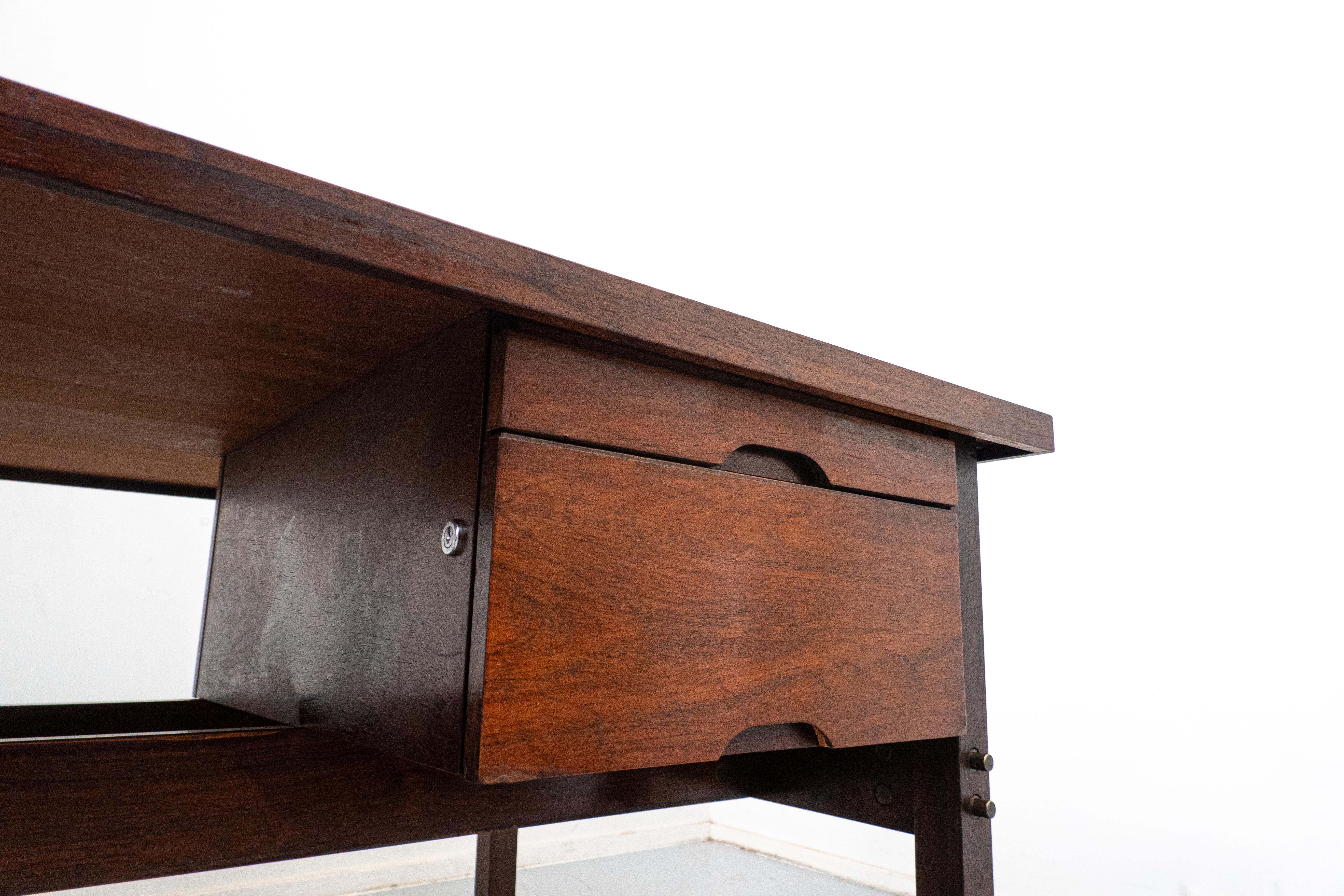Moderner Holztisch aus der Jahrhundertmitte von Sergio Rodrigues, Brasilien, 1960er Jahre (Moderne der Mitte des Jahrhunderts) im Angebot