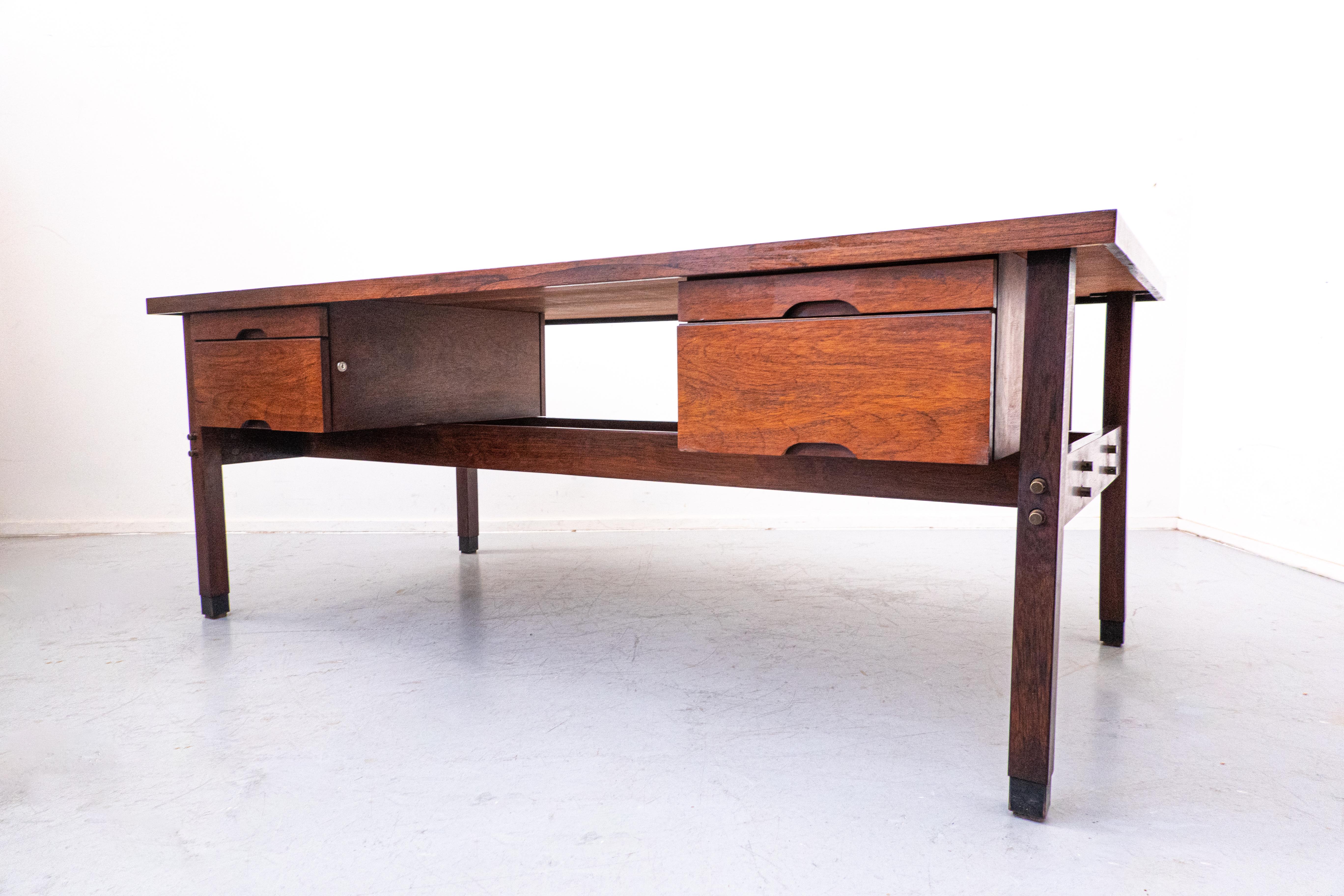 Mid-Century Modern Wooden Desk by Sergio Rodrigues, Brazil, 1960s For Sale 1